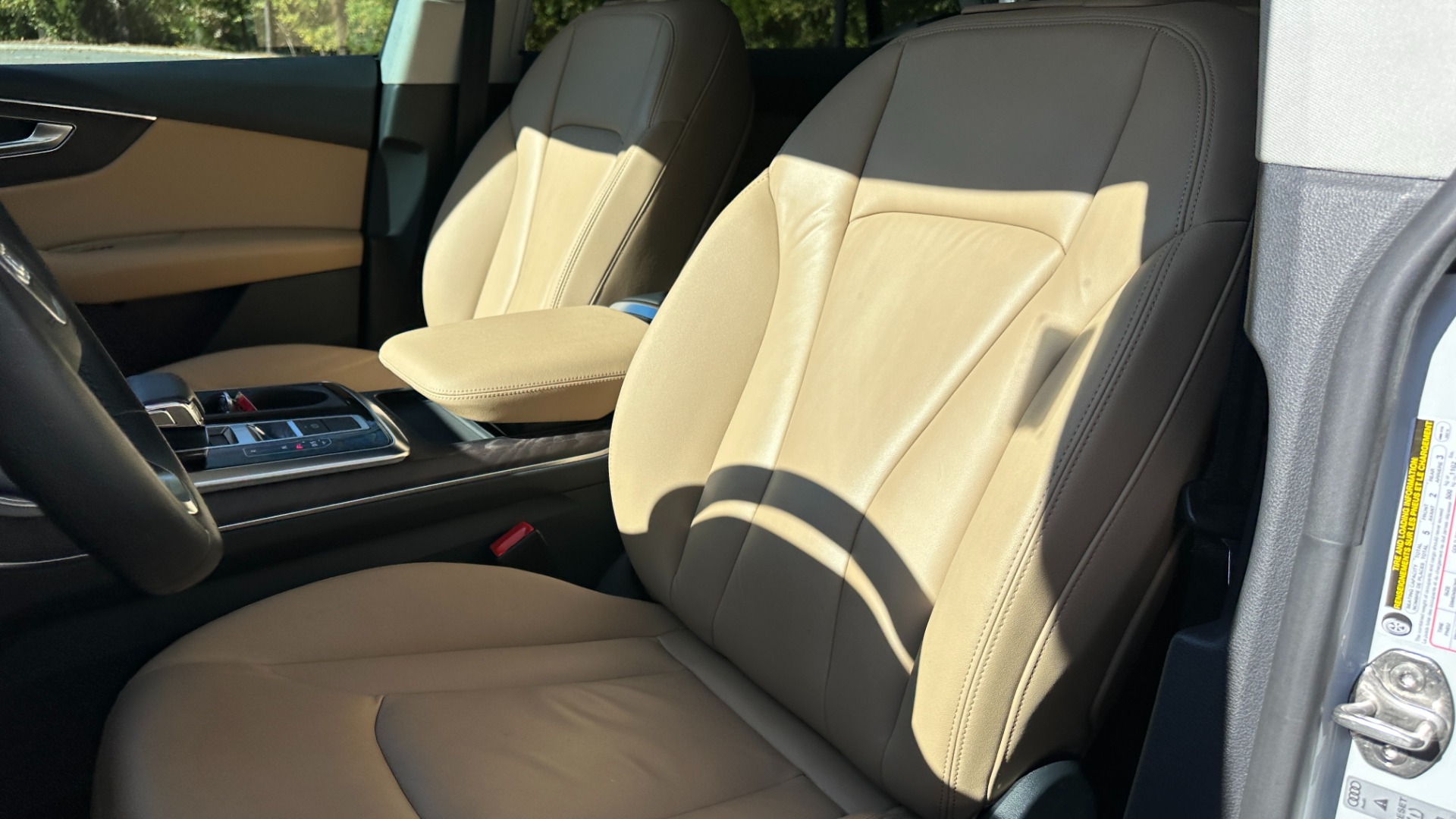 Used 2019 Audi Q8 PREMIUM / CONVENIENCE PACKAGE / TOWING PACKAGE / METALLIC PAINT for sale Sold at Formula Imports in Charlotte NC 28227 13