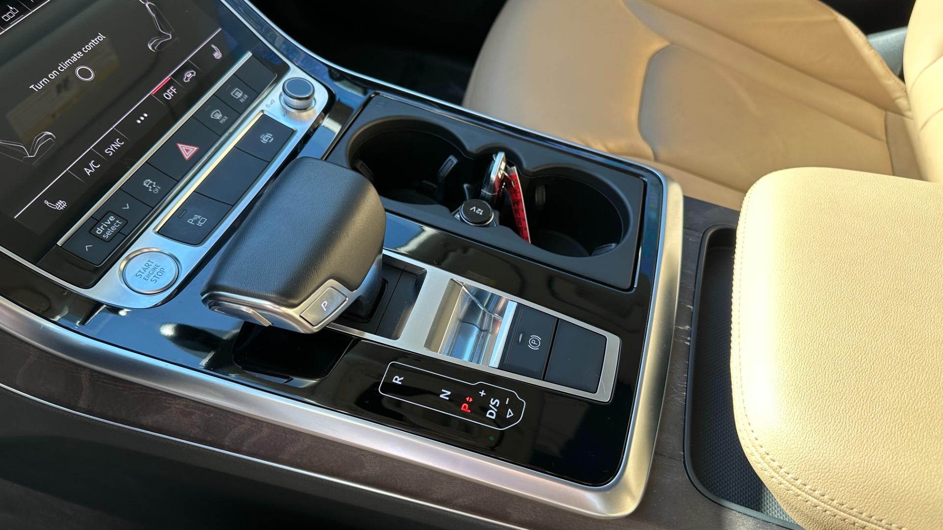 Used 2019 Audi Q8 PREMIUM / CONVENIENCE PACKAGE / TOWING PACKAGE / METALLIC PAINT for sale Sold at Formula Imports in Charlotte NC 28227 20