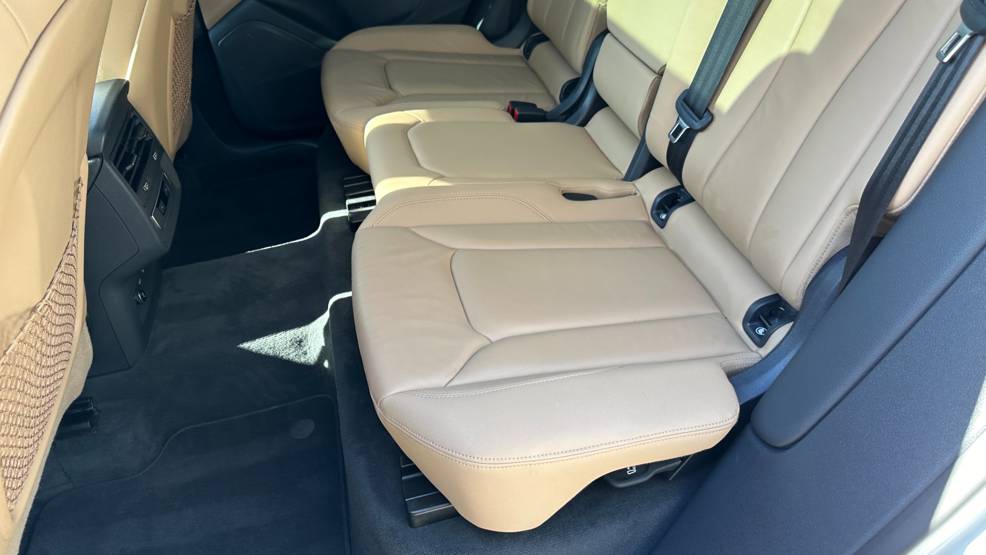 Used 2019 Audi Q8 PREMIUM / CONVENIENCE PACKAGE / TOWING PACKAGE / METALLIC PAINT for sale Sold at Formula Imports in Charlotte NC 28227 26