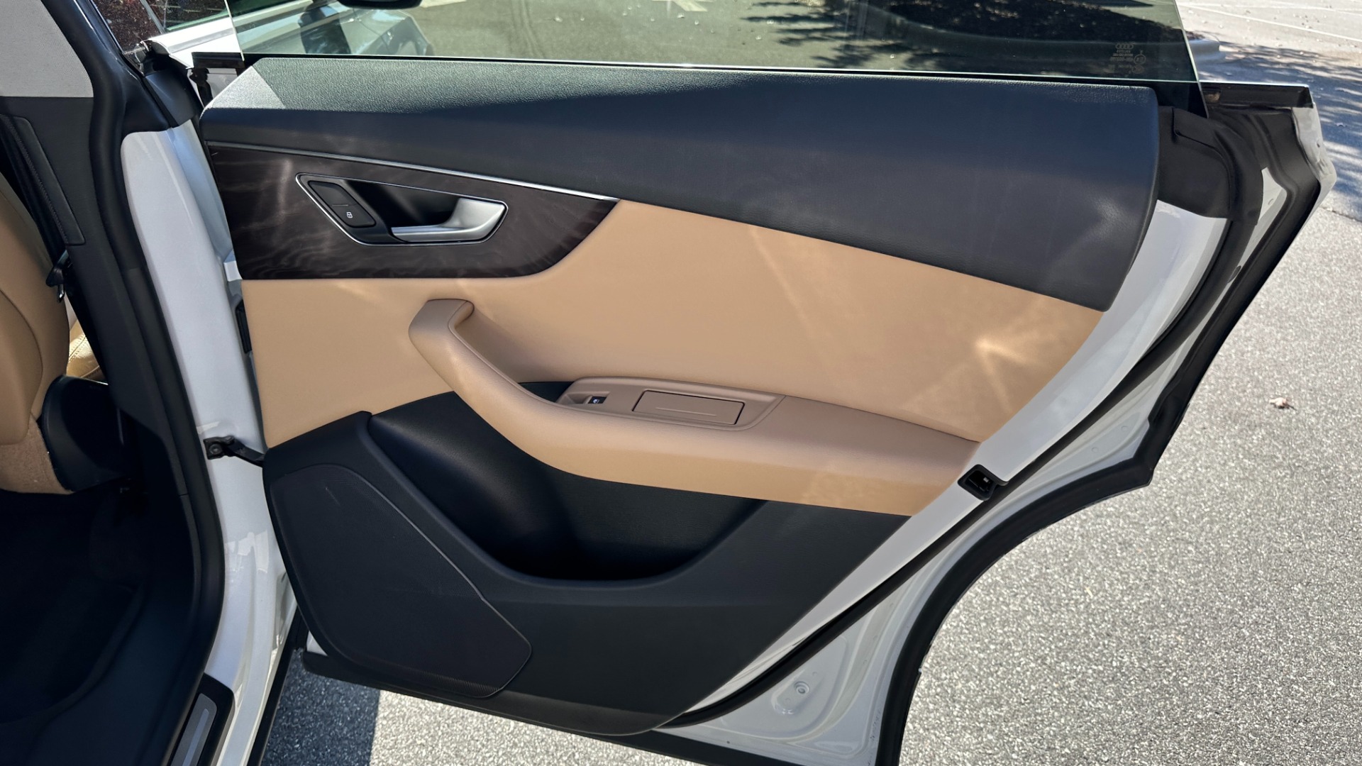 Used 2019 Audi Q8 PREMIUM / CONVENIENCE PACKAGE / TOWING PACKAGE / METALLIC PAINT for sale Sold at Formula Imports in Charlotte NC 28227 29