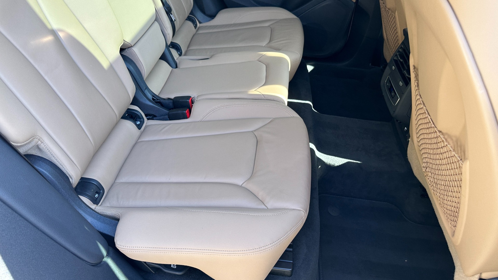 Used 2019 Audi Q8 PREMIUM / CONVENIENCE PACKAGE / TOWING PACKAGE / METALLIC PAINT for sale Sold at Formula Imports in Charlotte NC 28227 32