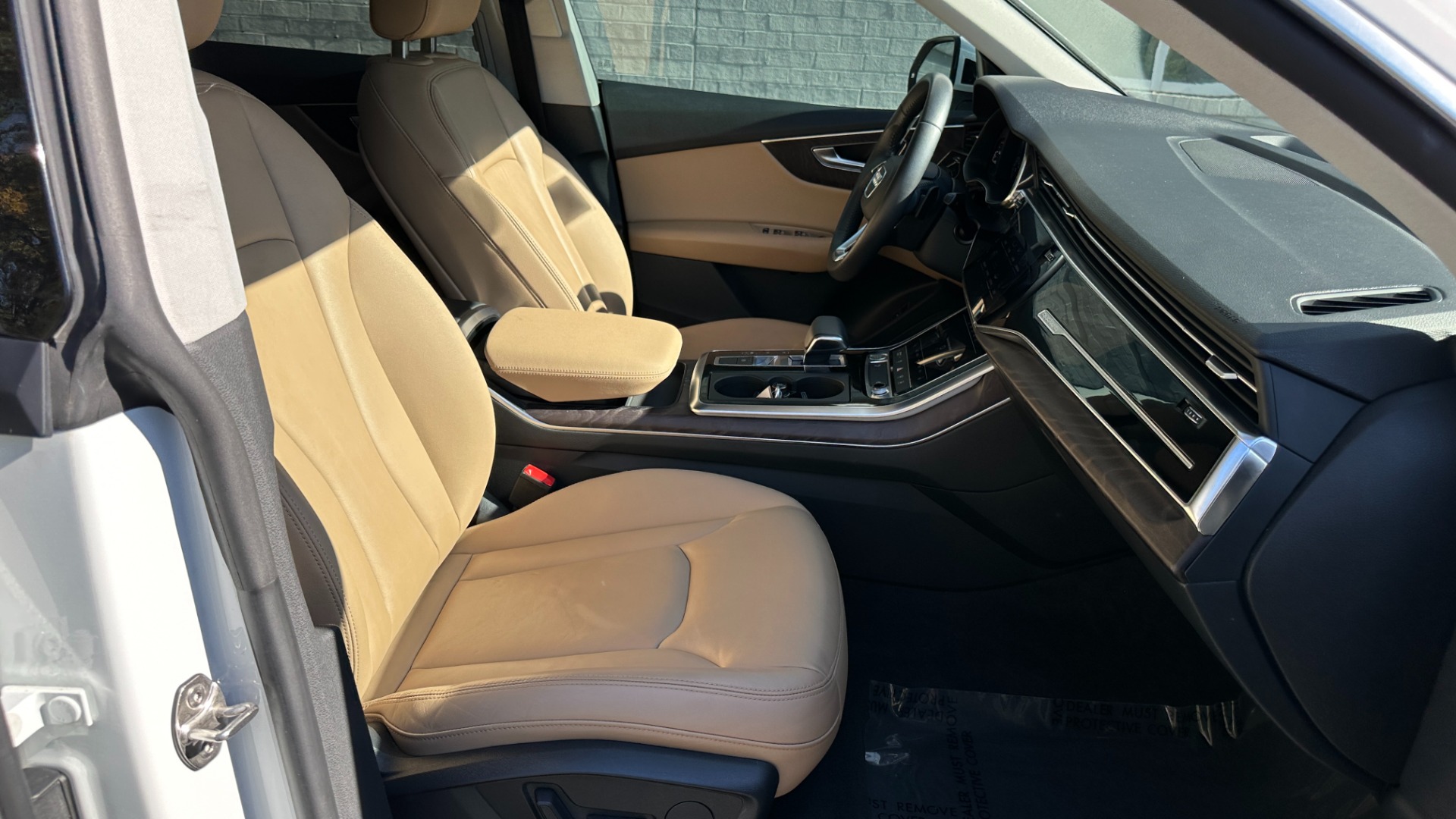 Used 2019 Audi Q8 PREMIUM / CONVENIENCE PACKAGE / TOWING PACKAGE / METALLIC PAINT for sale Sold at Formula Imports in Charlotte NC 28227 35