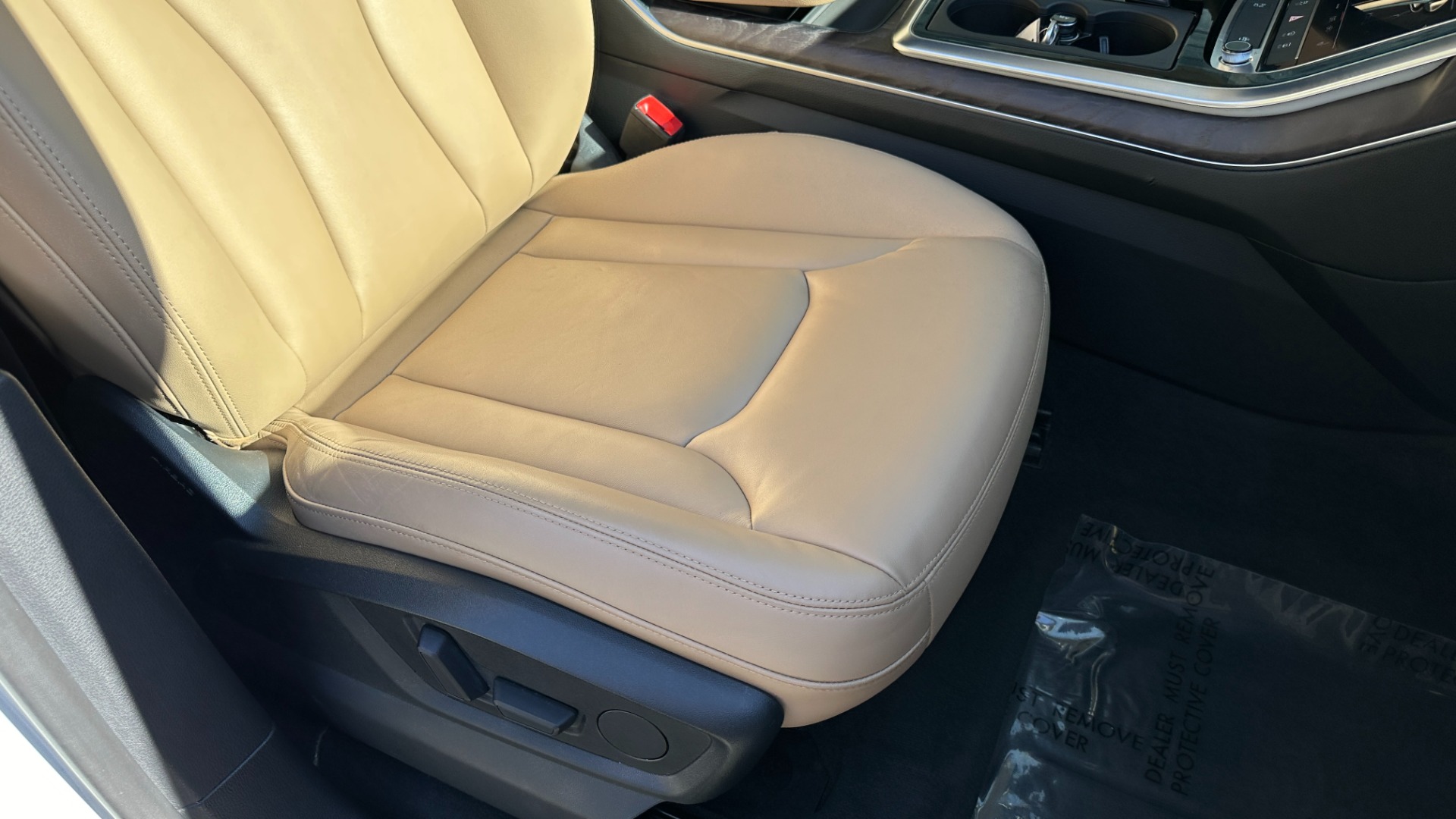 Used 2019 Audi Q8 PREMIUM / CONVENIENCE PACKAGE / TOWING PACKAGE / METALLIC PAINT for sale Sold at Formula Imports in Charlotte NC 28227 37