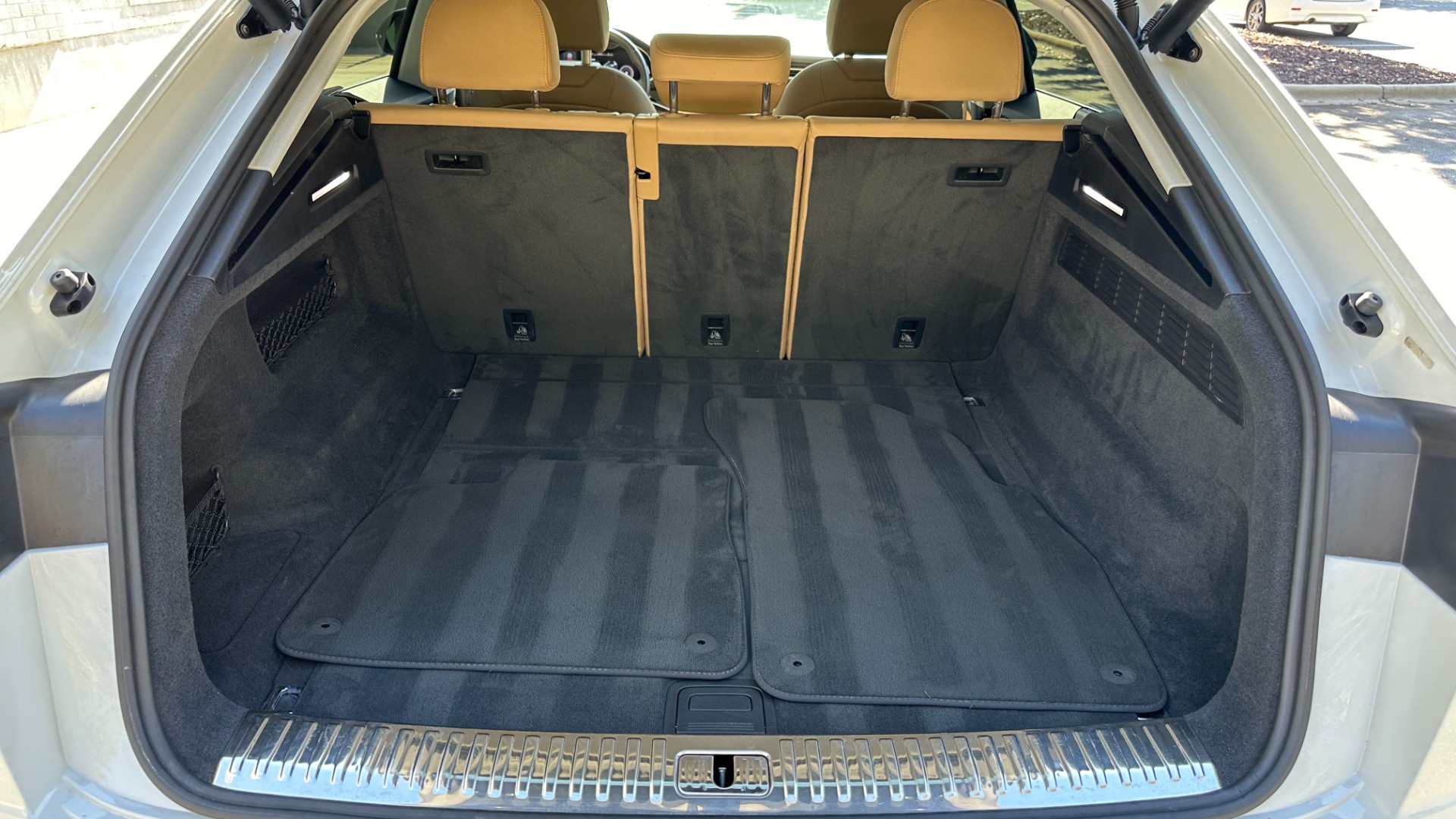 Used 2019 Audi Q8 PREMIUM / CONVENIENCE PACKAGE / TOWING PACKAGE / METALLIC PAINT for sale Sold at Formula Imports in Charlotte NC 28227 38