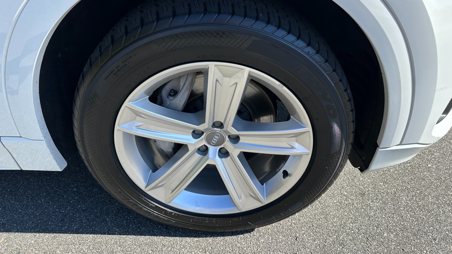 Used 2019 Audi Q8 PREMIUM / CONVENIENCE PACKAGE / TOWING PACKAGE / METALLIC PAINT for sale Sold at Formula Imports in Charlotte NC 28227 43