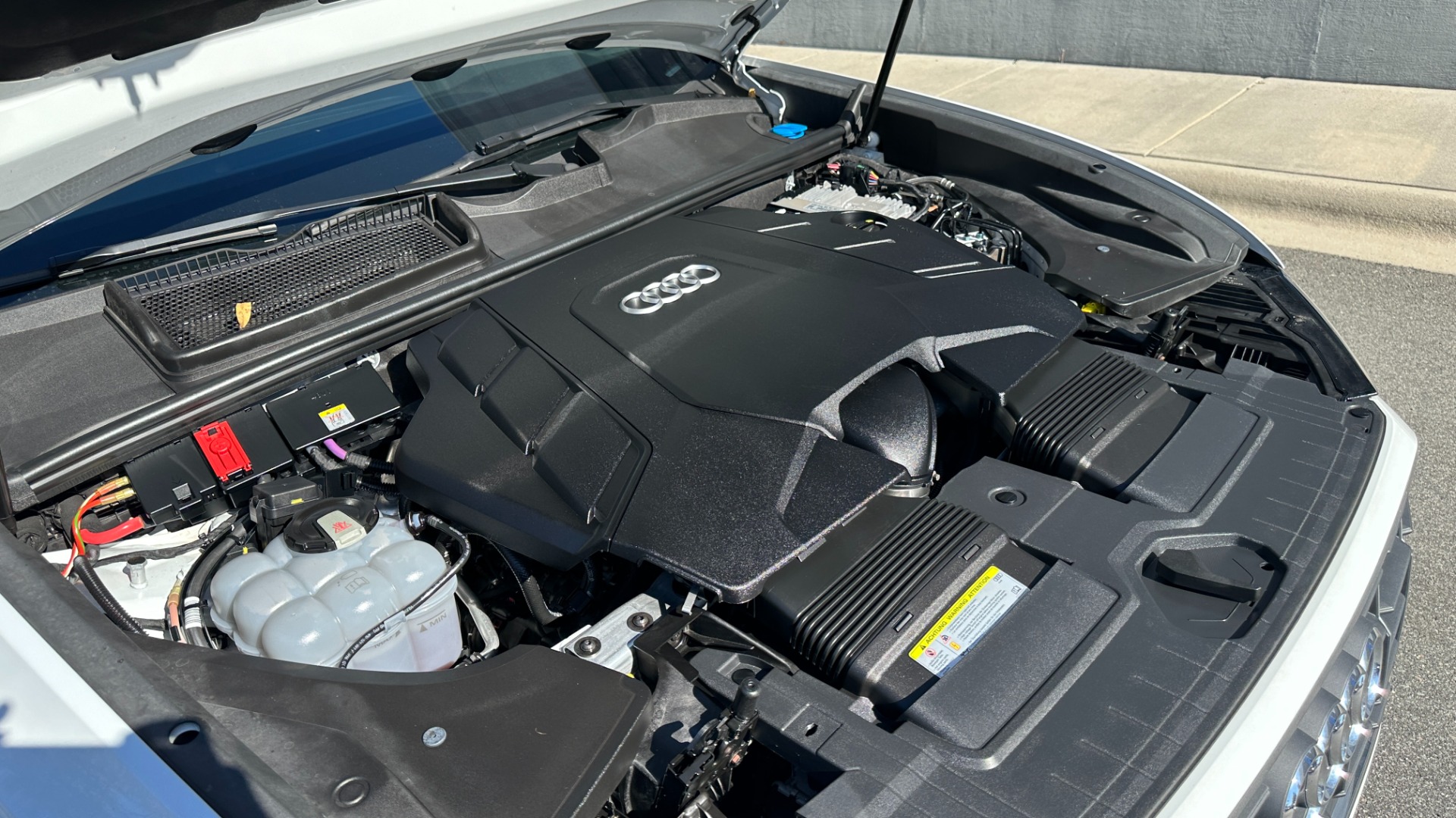 Used 2019 Audi Q8 PREMIUM / CONVENIENCE PACKAGE / TOWING PACKAGE / METALLIC PAINT for sale Sold at Formula Imports in Charlotte NC 28227 47