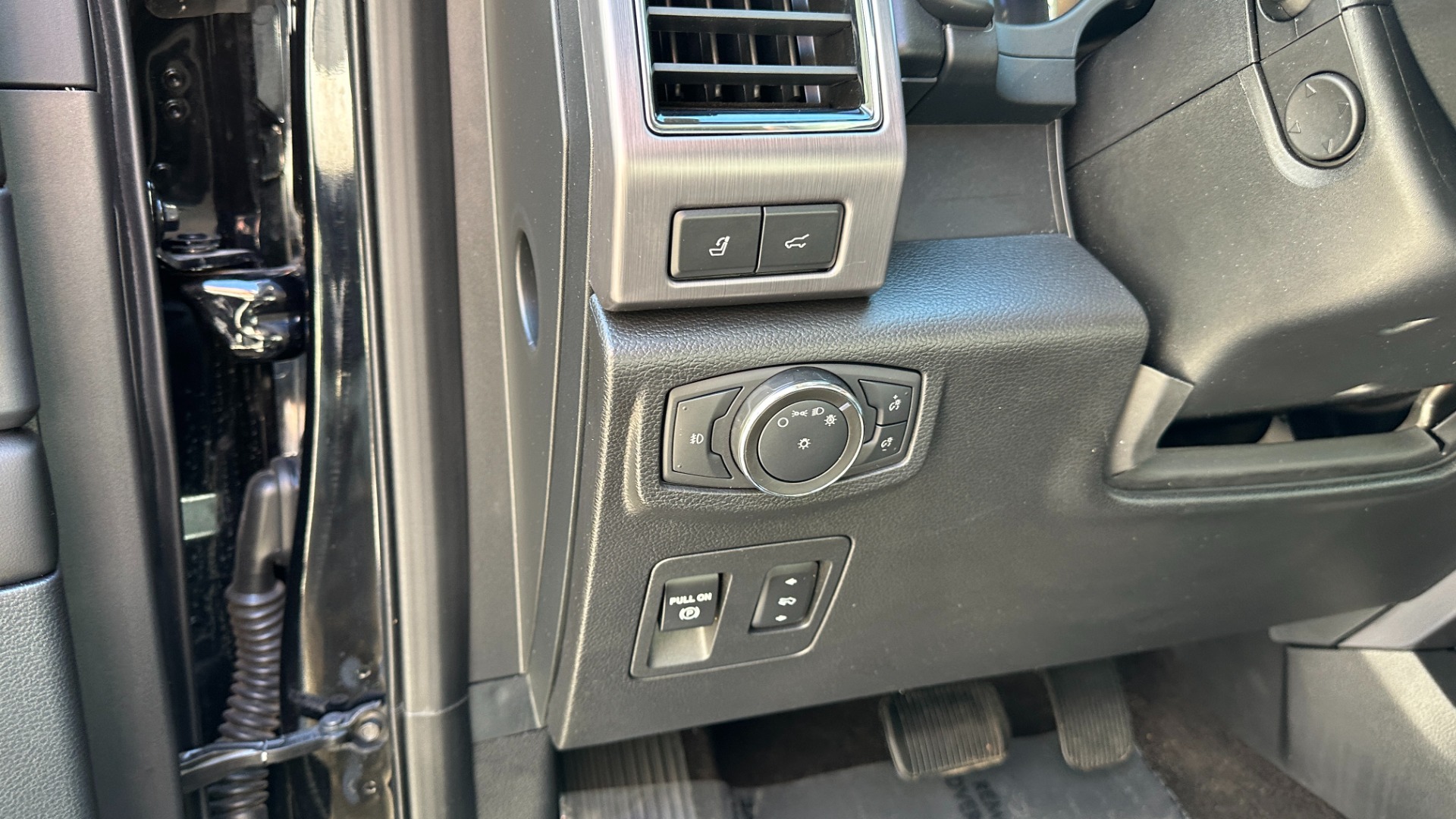 Used 2021 Ford Expedition Max PLATINUM / HEAVY DUTY TOW PACKAGE / REAR SEAT ENTERTAINMENT for sale $52,900 at Formula Imports in Charlotte NC 28227 15