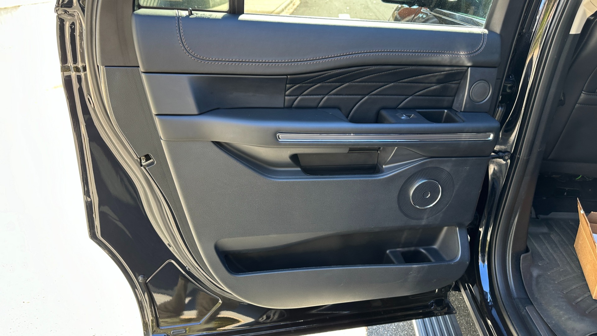 Used 2021 Ford Expedition Max PLATINUM / HEAVY DUTY TOW PACKAGE / REAR SEAT ENTERTAINMENT for sale $52,900 at Formula Imports in Charlotte NC 28227 24