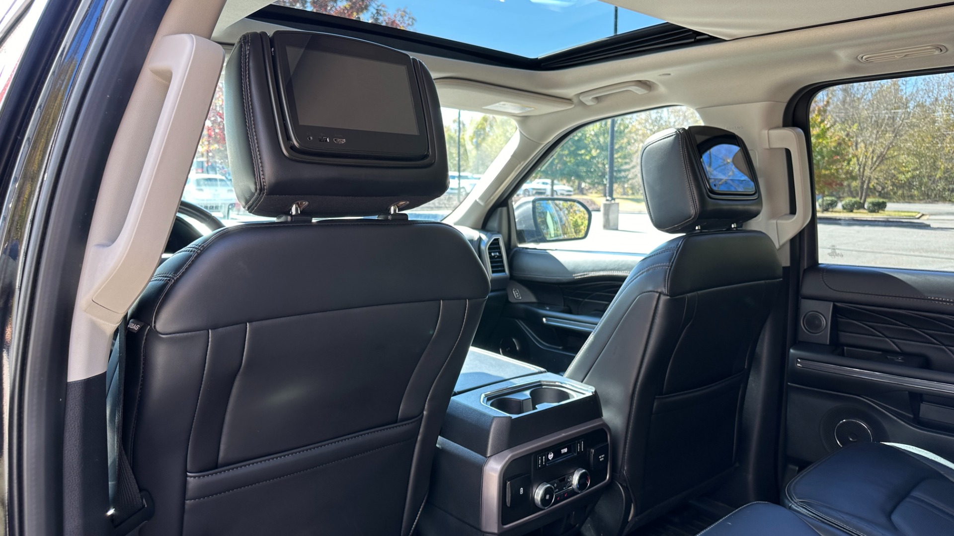 Used 2021 Ford Expedition Max PLATINUM / HEAVY DUTY TOW PACKAGE / REAR SEAT ENTERTAINMENT for sale $52,900 at Formula Imports in Charlotte NC 28227 25