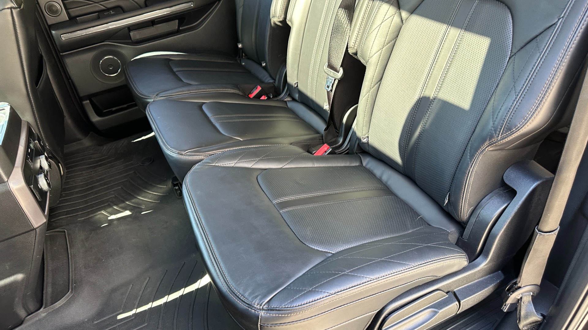 Used 2021 Ford Expedition Max PLATINUM / HEAVY DUTY TOW PACKAGE / REAR SEAT ENTERTAINMENT for sale Sold at Formula Imports in Charlotte NC 28227 28
