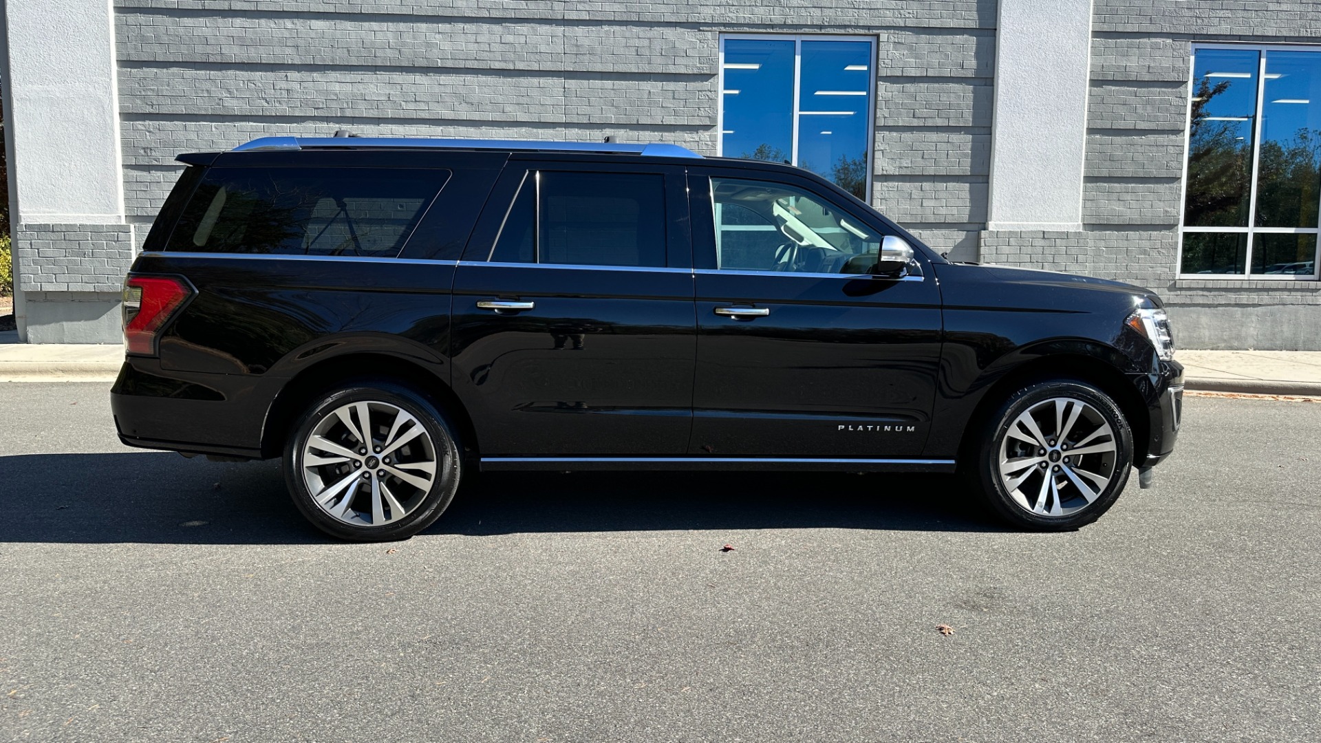 Used 2021 Ford Expedition Max PLATINUM / HEAVY DUTY TOW PACKAGE / REAR SEAT ENTERTAINMENT for sale $52,900 at Formula Imports in Charlotte NC 28227 3