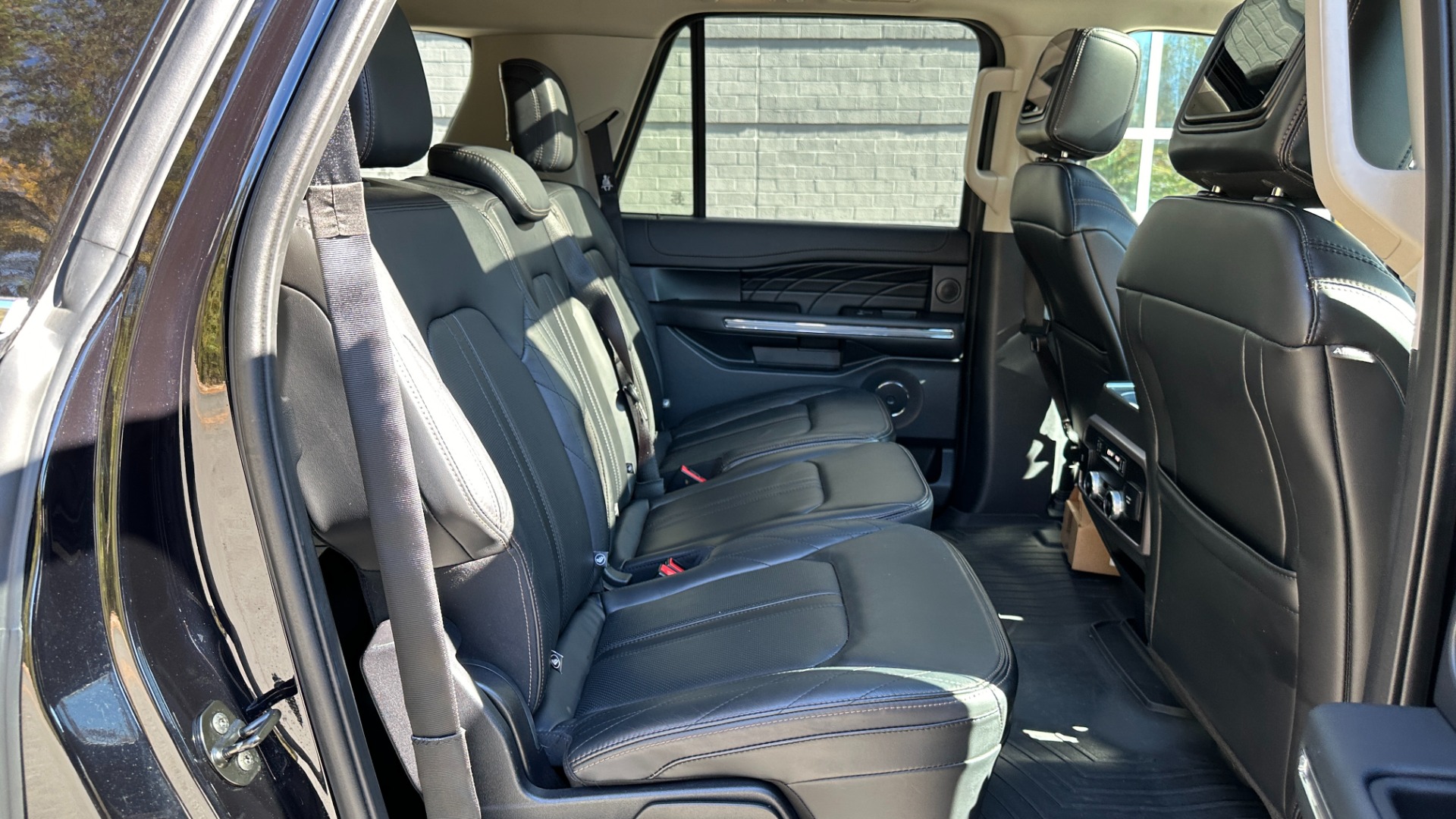 Used 2021 Ford Expedition Max PLATINUM / HEAVY DUTY TOW PACKAGE / REAR SEAT ENTERTAINMENT for sale $52,900 at Formula Imports in Charlotte NC 28227 31