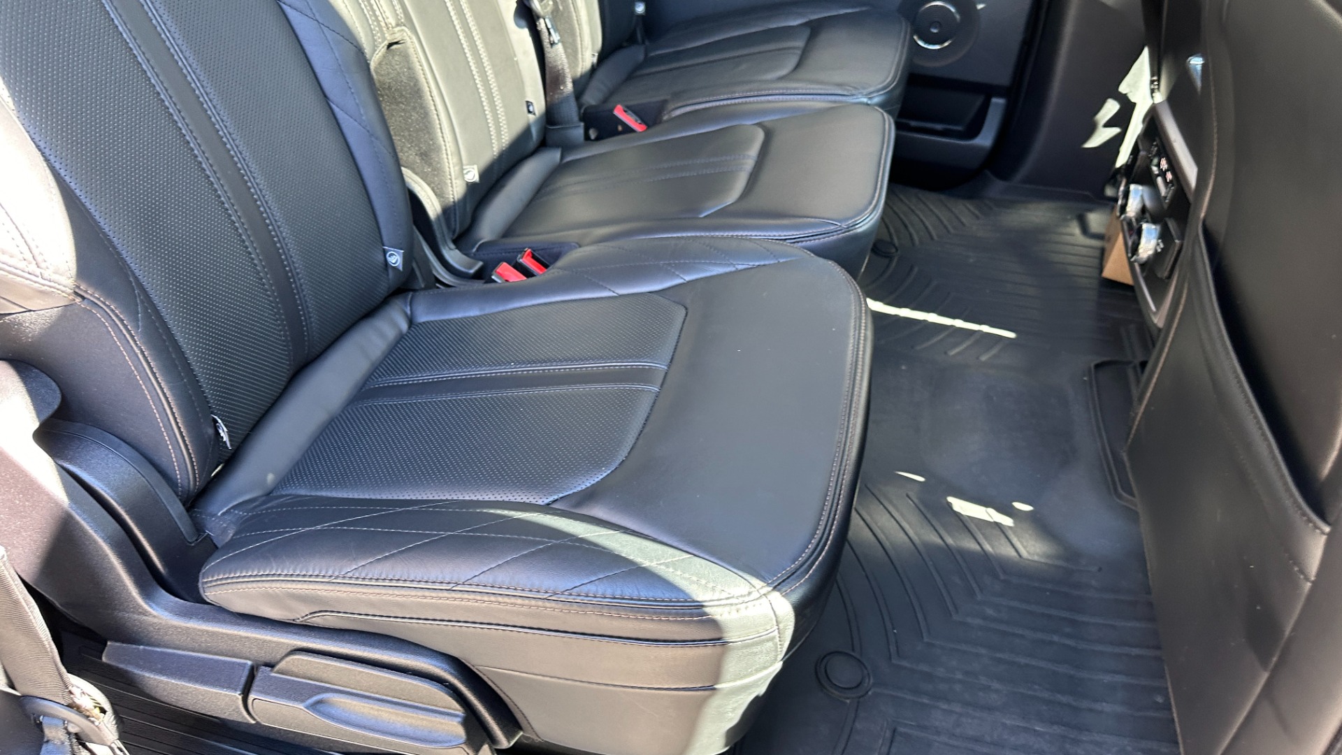 Used 2021 Ford Expedition Max PLATINUM / HEAVY DUTY TOW PACKAGE / REAR SEAT ENTERTAINMENT for sale $52,900 at Formula Imports in Charlotte NC 28227 33
