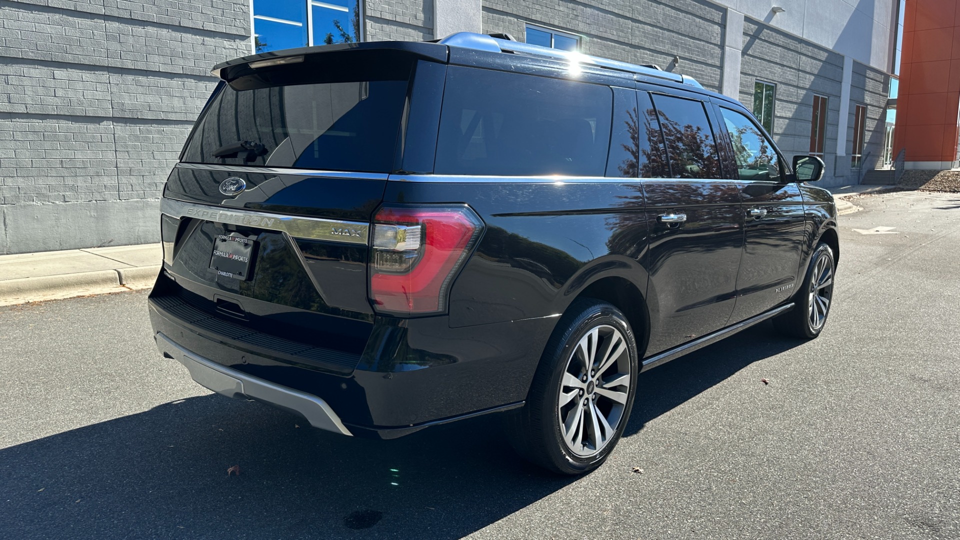 Used 2021 Ford Expedition Max PLATINUM / HEAVY DUTY TOW PACKAGE / REAR SEAT ENTERTAINMENT for sale $52,900 at Formula Imports in Charlotte NC 28227 4