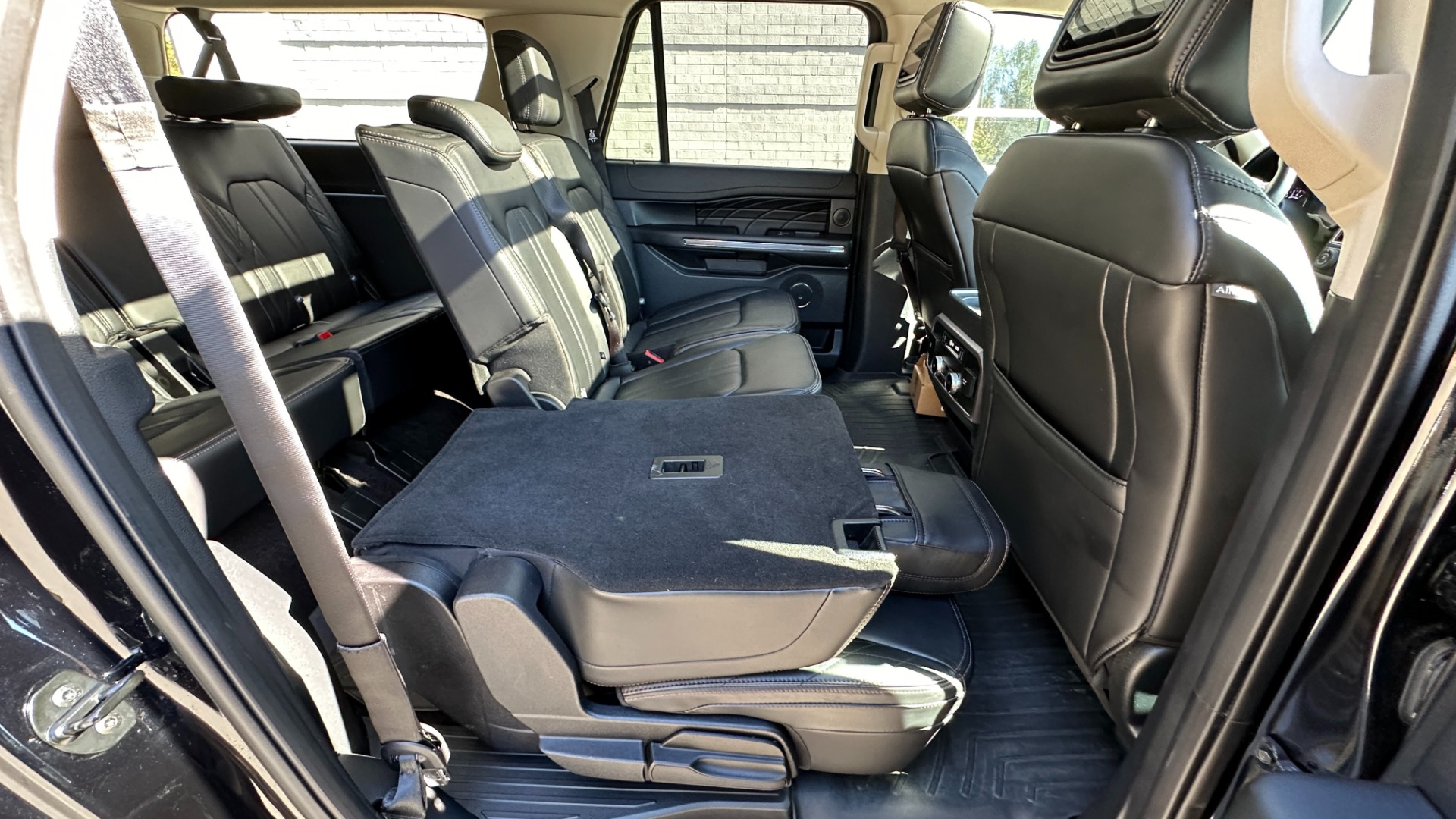 Used 2021 Ford Expedition Max PLATINUM / HEAVY DUTY TOW PACKAGE / REAR SEAT ENTERTAINMENT for sale Sold at Formula Imports in Charlotte NC 28227 45