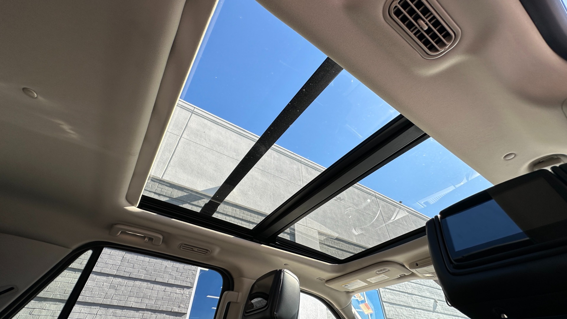Used 2021 Ford Expedition Max PLATINUM / HEAVY DUTY TOW PACKAGE / REAR SEAT ENTERTAINMENT for sale $52,900 at Formula Imports in Charlotte NC 28227 46