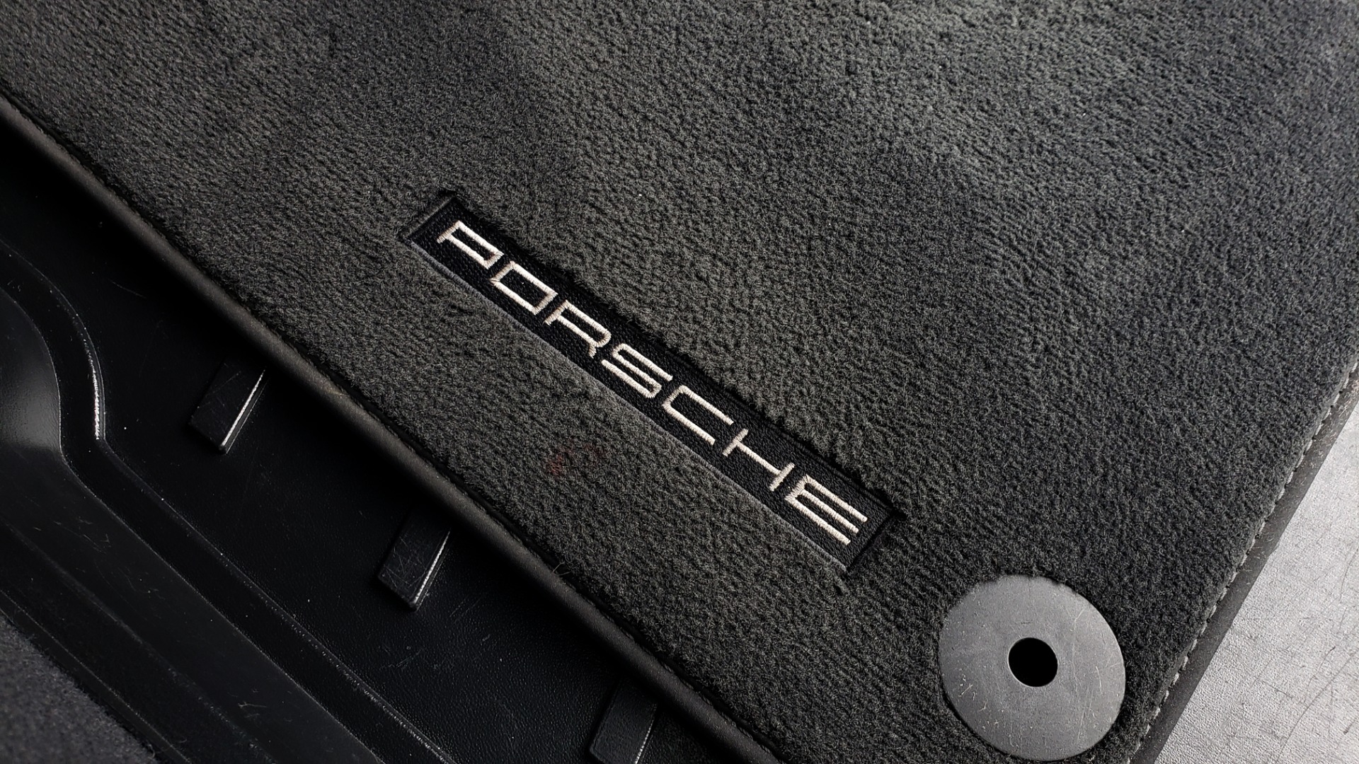 Used 2016 Porsche MACAN TURBO / PREM / NAV / PARK ASST / BOSE / PDK / CHRONO PKG for sale Sold at Formula Imports in Charlotte NC 28227 17