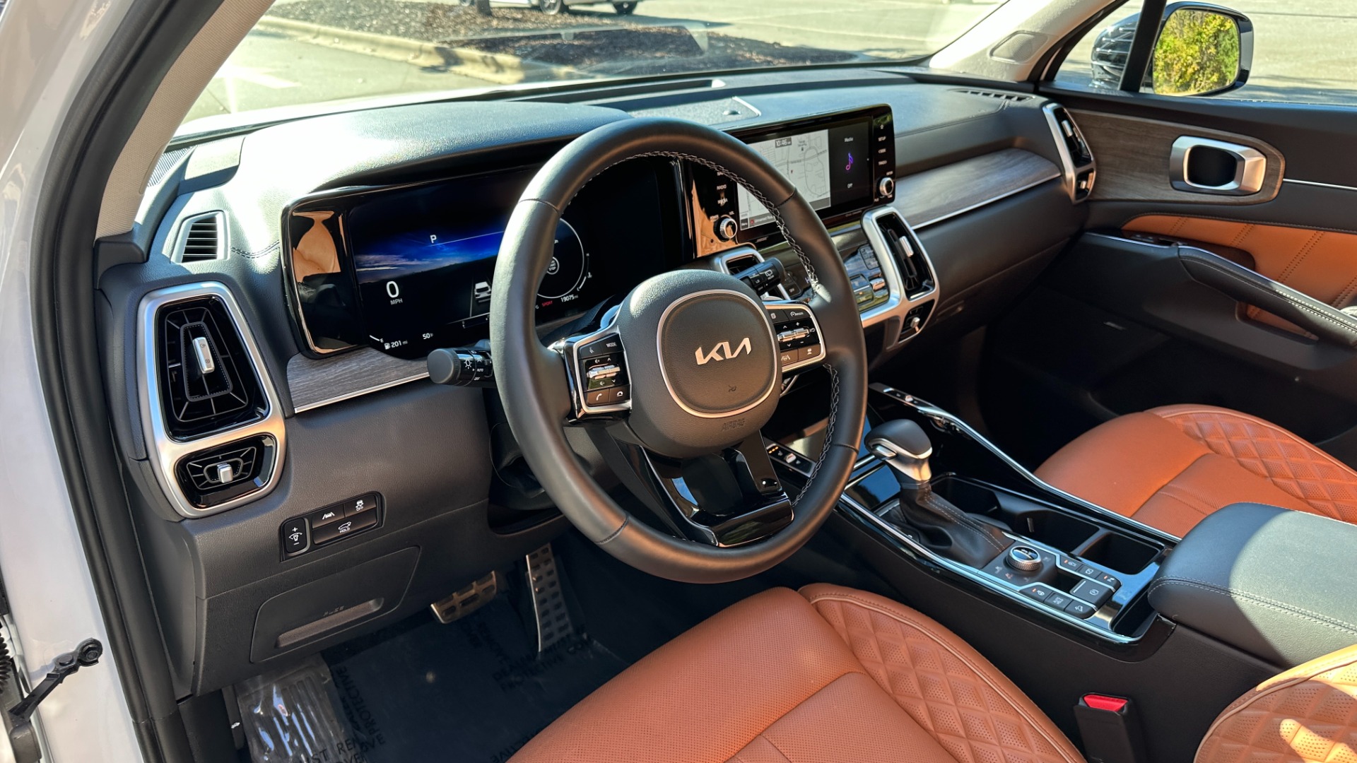Used 2022 Kia Sorento X-Line SX Prestige / LOADED / LEATHER INTERIOR / ALL WHEEL DRIVE for sale Sold at Formula Imports in Charlotte NC 28227 11