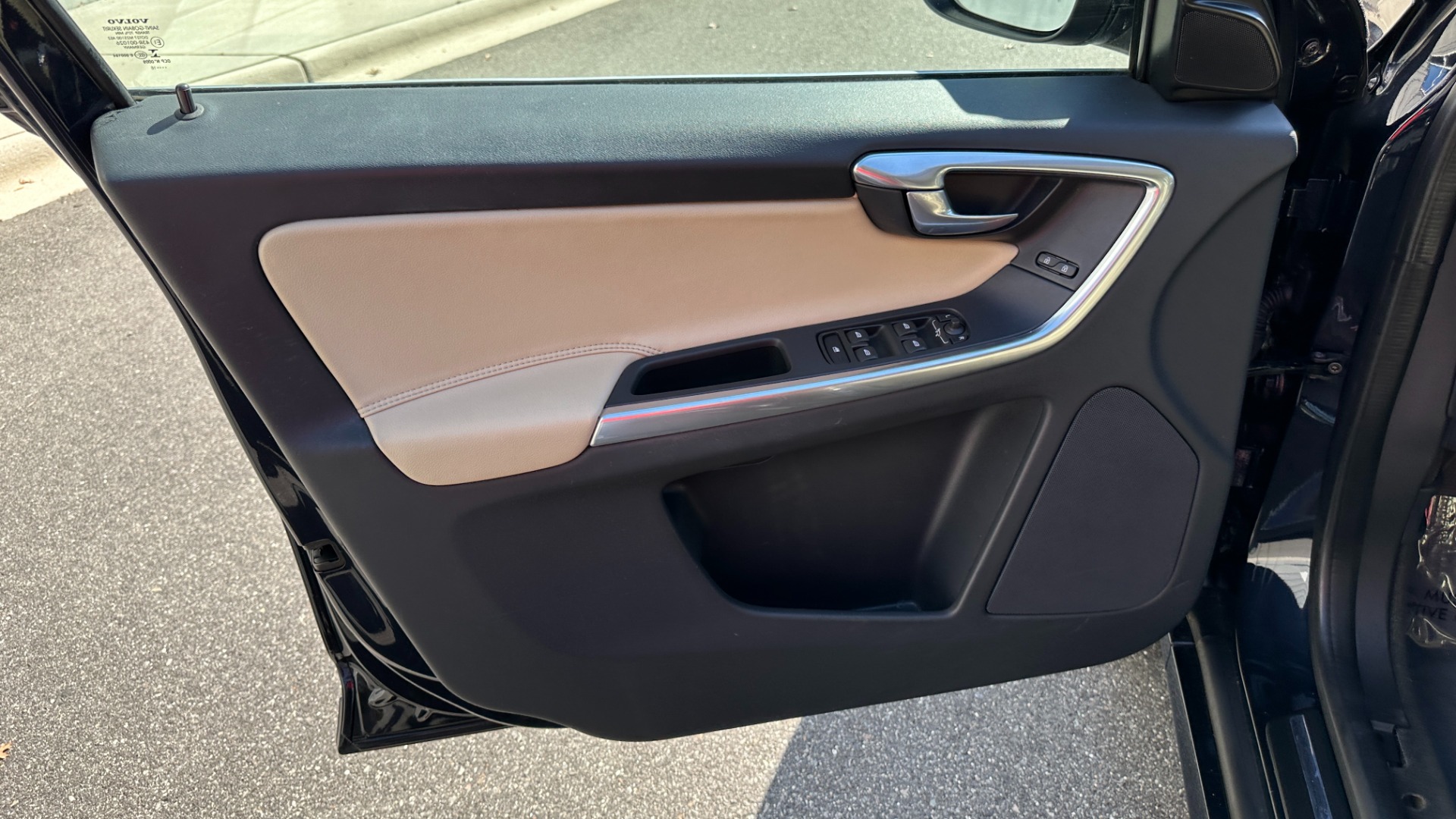 Used 2016 Volvo XC60 T5 Drive-E Premier / CONVENIENCE / PROXIMITY / BLIND SPOT for sale $20,900 at Formula Imports in Charlotte NC 28227 10