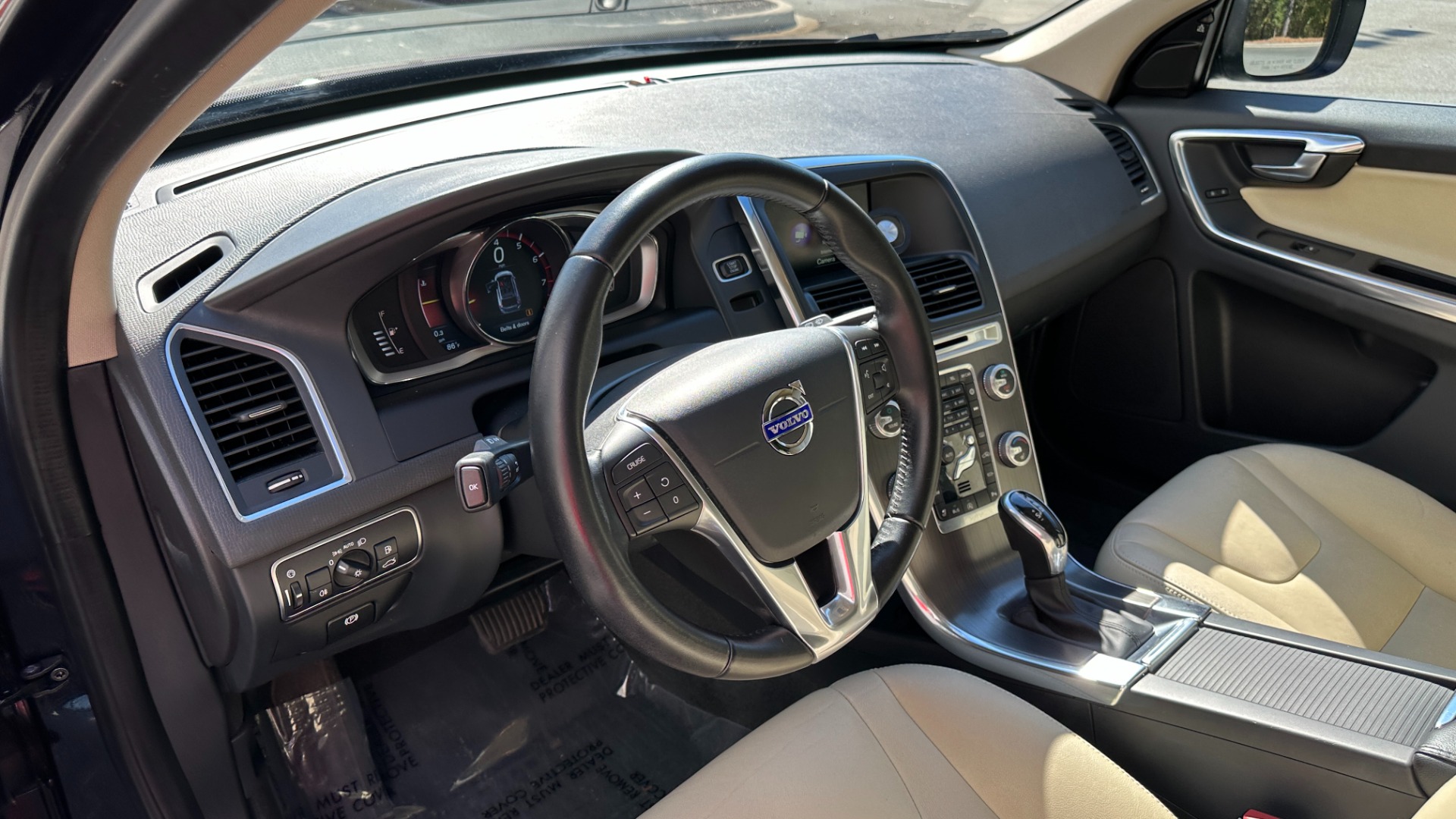 Used 2016 Volvo XC60 T5 Drive-E Premier / CONVENIENCE / PROXIMITY / BLIND SPOT for sale $20,900 at Formula Imports in Charlotte NC 28227 11