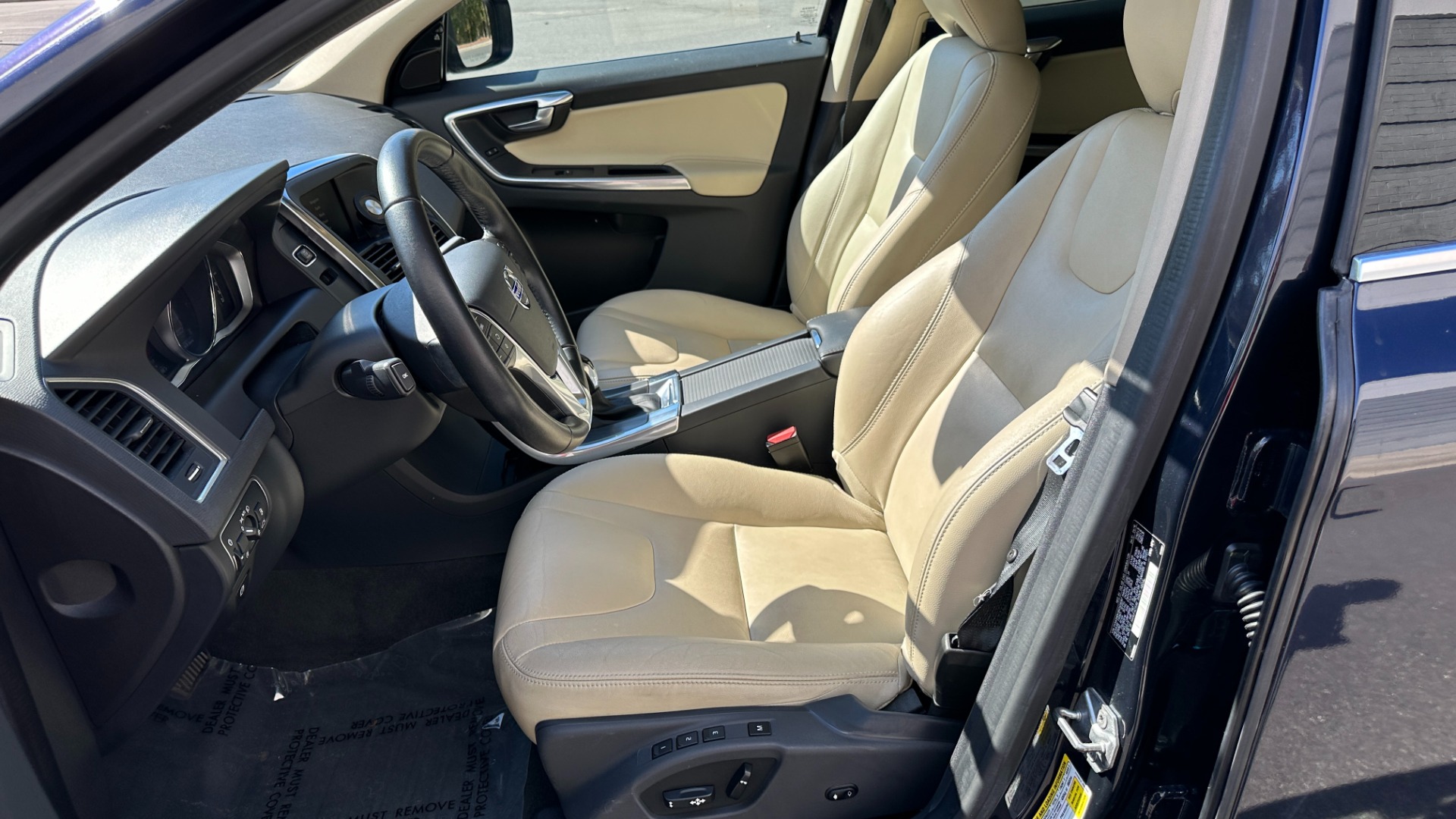Used 2016 Volvo XC60 T5 Drive-E Premier / CONVENIENCE / PROXIMITY / BLIND SPOT for sale $20,900 at Formula Imports in Charlotte NC 28227 12