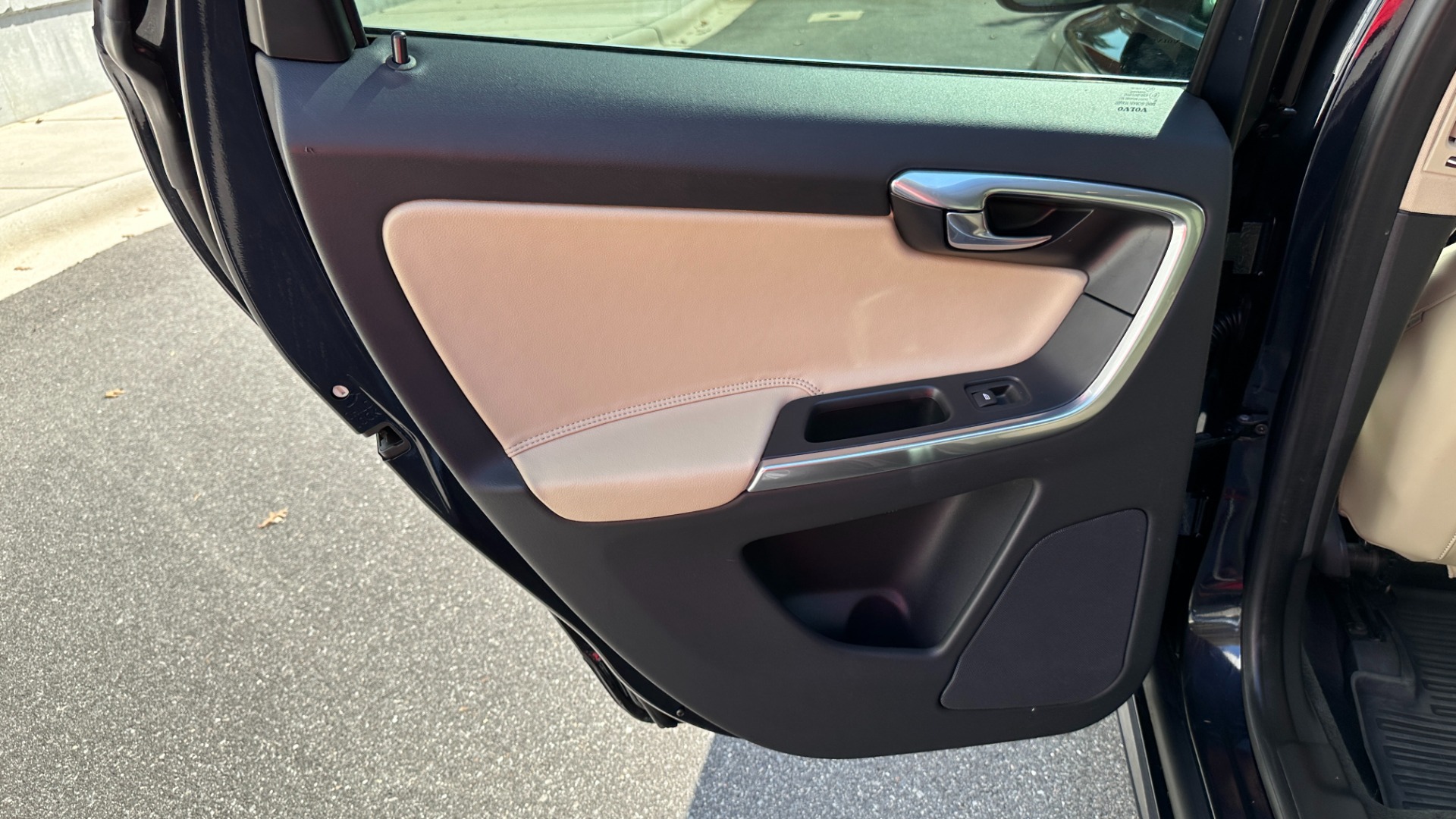 Used 2016 Volvo XC60 T5 Drive-E Premier / CONVENIENCE / PROXIMITY / BLIND SPOT for sale $20,900 at Formula Imports in Charlotte NC 28227 23