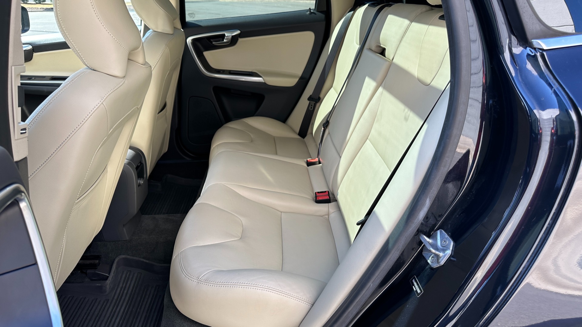Used 2016 Volvo XC60 T5 Drive-E Premier / CONVENIENCE / PROXIMITY / BLIND SPOT for sale $20,900 at Formula Imports in Charlotte NC 28227 24