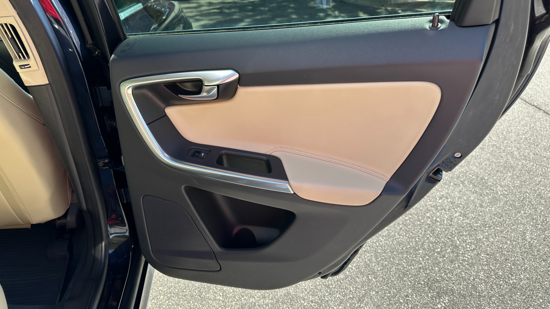 Used 2016 Volvo XC60 T5 Drive-E Premier / CONVENIENCE / PROXIMITY / BLIND SPOT for sale $20,900 at Formula Imports in Charlotte NC 28227 28