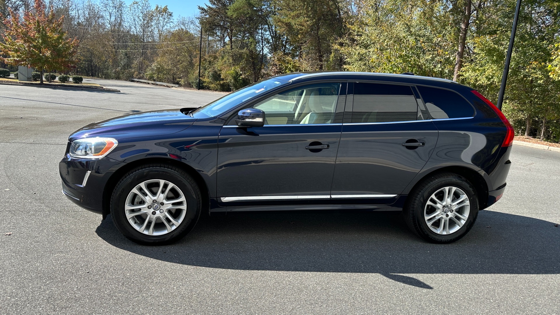 Used 2016 Volvo XC60 T5 Drive-E Premier / CONVENIENCE / PROXIMITY / BLIND SPOT for sale $20,900 at Formula Imports in Charlotte NC 28227 3