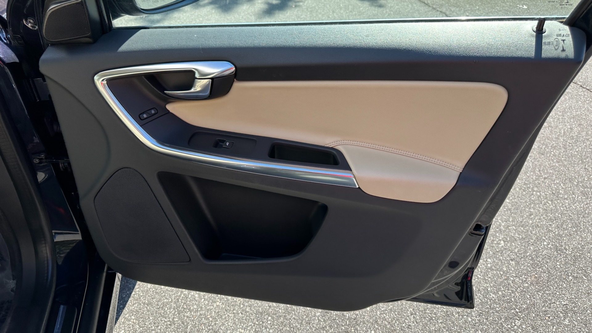 Used 2016 Volvo XC60 T5 Drive-E Premier / CONVENIENCE / PROXIMITY / BLIND SPOT for sale $20,900 at Formula Imports in Charlotte NC 28227 31