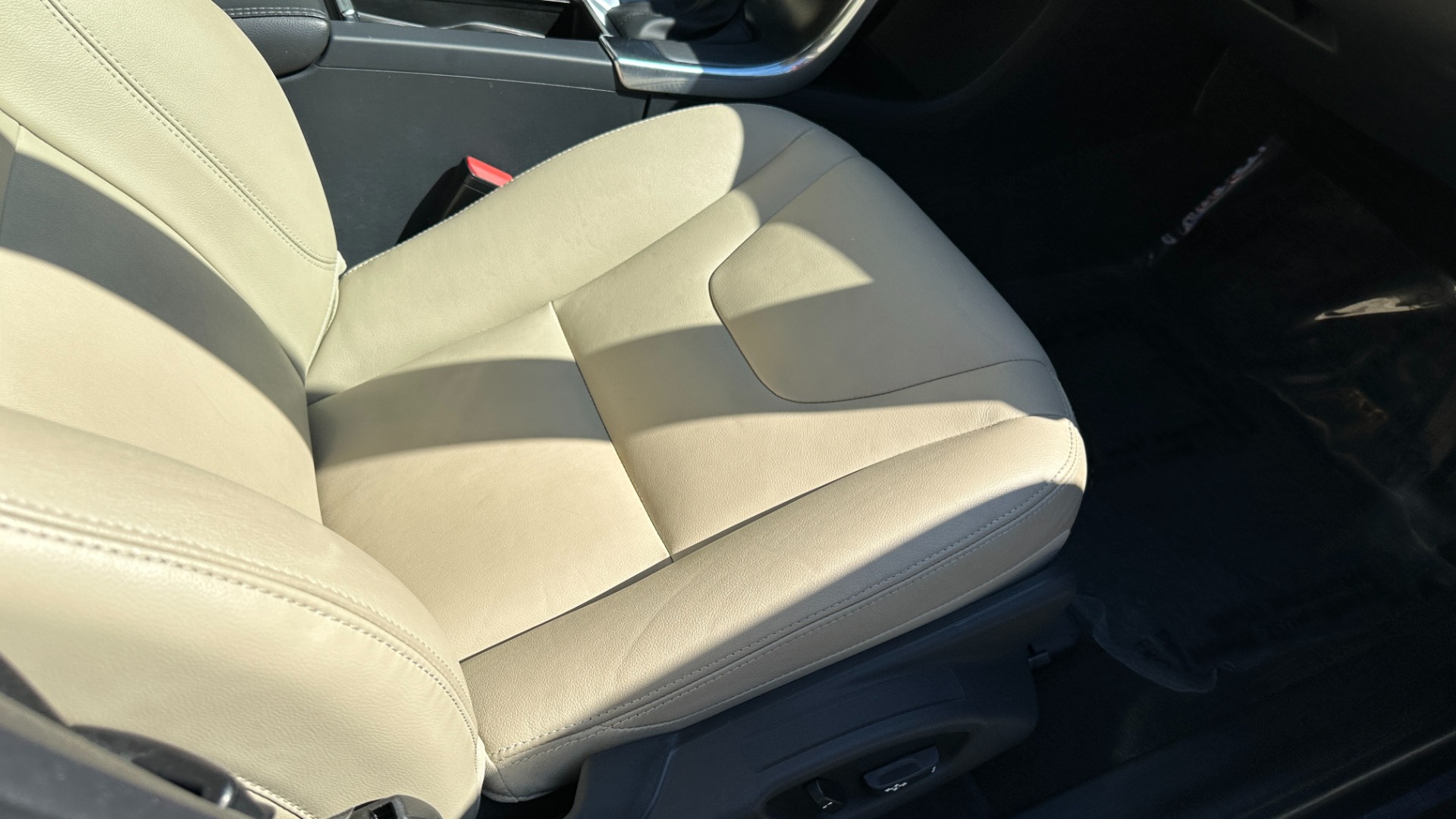 Used 2016 Volvo XC60 T5 Drive-E Premier / CONVENIENCE / PROXIMITY / BLIND SPOT for sale $20,900 at Formula Imports in Charlotte NC 28227 35