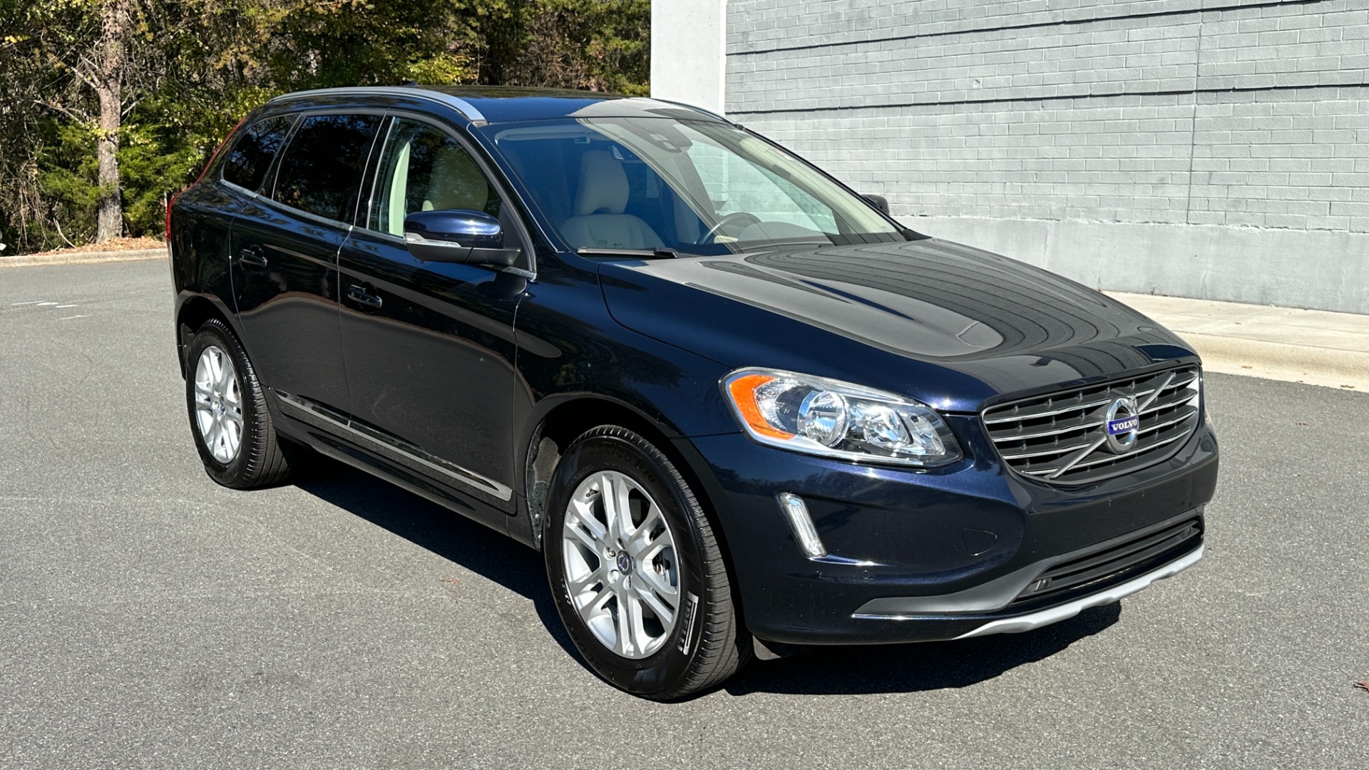 Used 2016 Volvo XC60 T5 Drive-E Premier / CONVENIENCE / PROXIMITY / BLIND SPOT for sale $20,900 at Formula Imports in Charlotte NC 28227 5