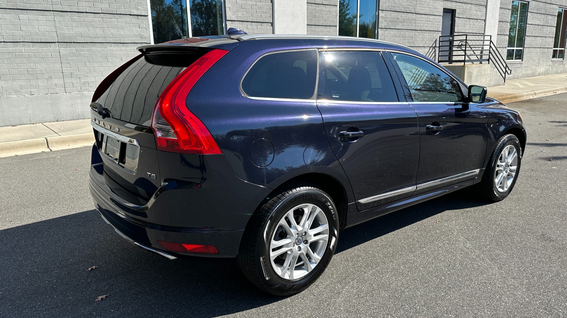 Used 2016 Volvo XC60 T5 Drive-E Premier / CONVENIENCE / PROXIMITY / BLIND SPOT for sale $20,900 at Formula Imports in Charlotte NC 28227 7