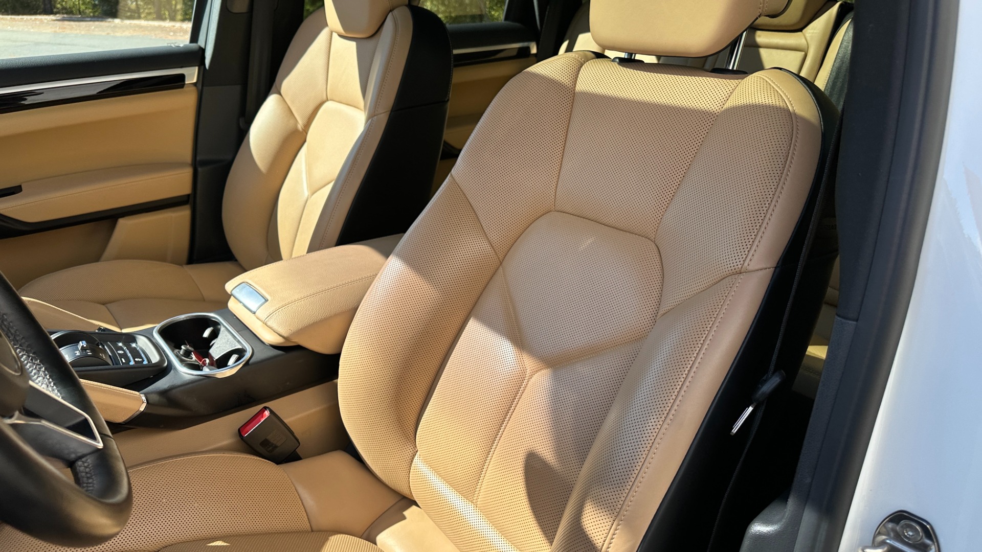 Used 2016 Porsche Cayenne S / PREMIUM / BOSE / KEYLESS ENTRY / STUNNING INTERIOR!! for sale $39,999 at Formula Imports in Charlotte NC 28227 13