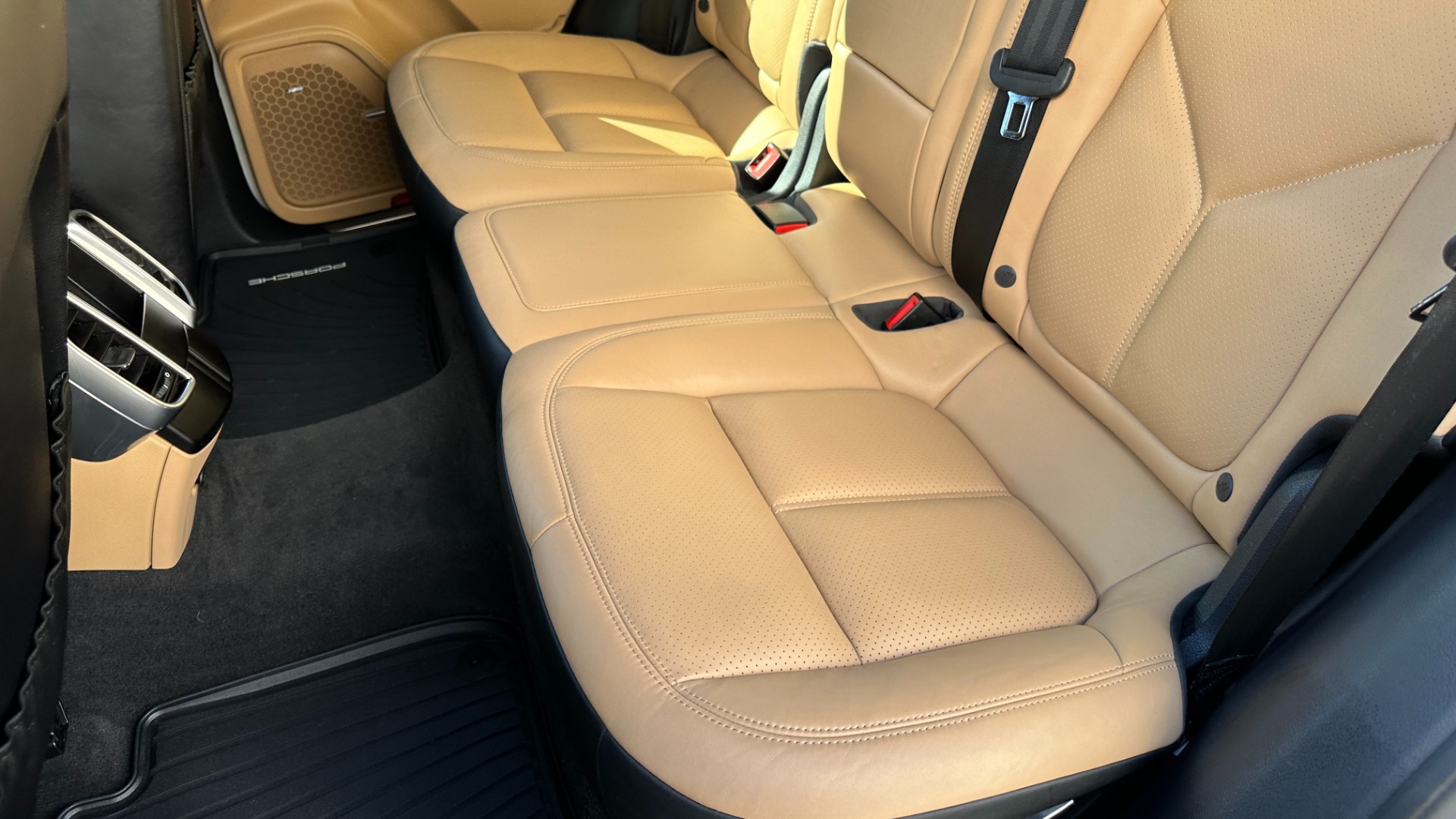 Used 2016 Porsche Cayenne S / PREMIUM / BOSE / KEYLESS ENTRY / STUNNING INTERIOR!! for sale $39,999 at Formula Imports in Charlotte NC 28227 29