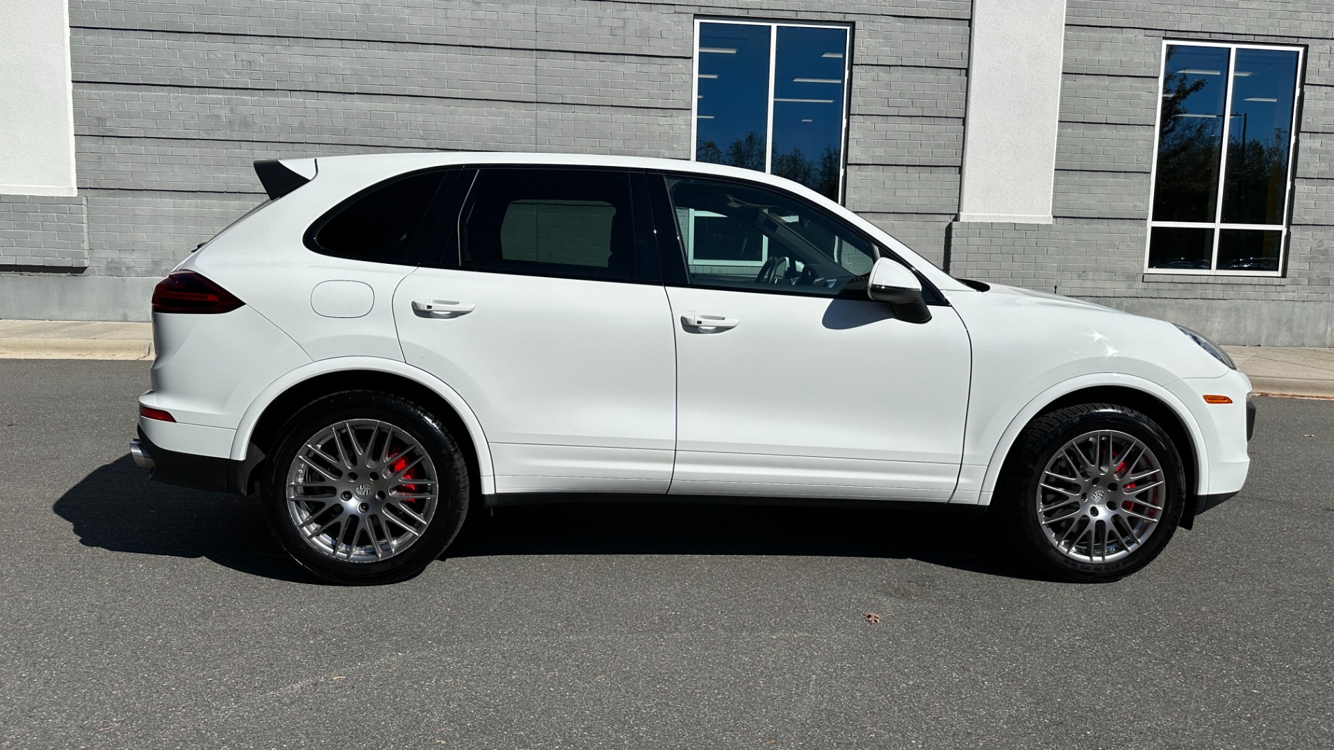 Used 2016 Porsche Cayenne S / PREMIUM / BOSE / KEYLESS ENTRY / STUNNING INTERIOR!! for sale $39,999 at Formula Imports in Charlotte NC 28227 3
