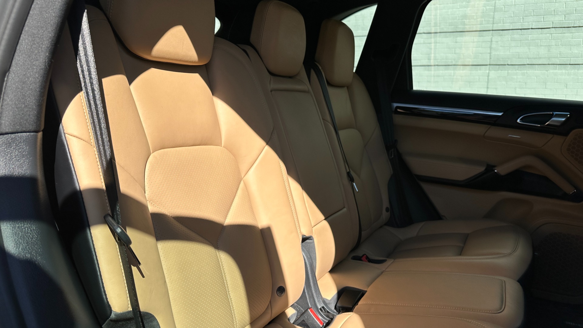 Used 2016 Porsche Cayenne S / PREMIUM / BOSE / KEYLESS ENTRY / STUNNING INTERIOR!! for sale $39,999 at Formula Imports in Charlotte NC 28227 34