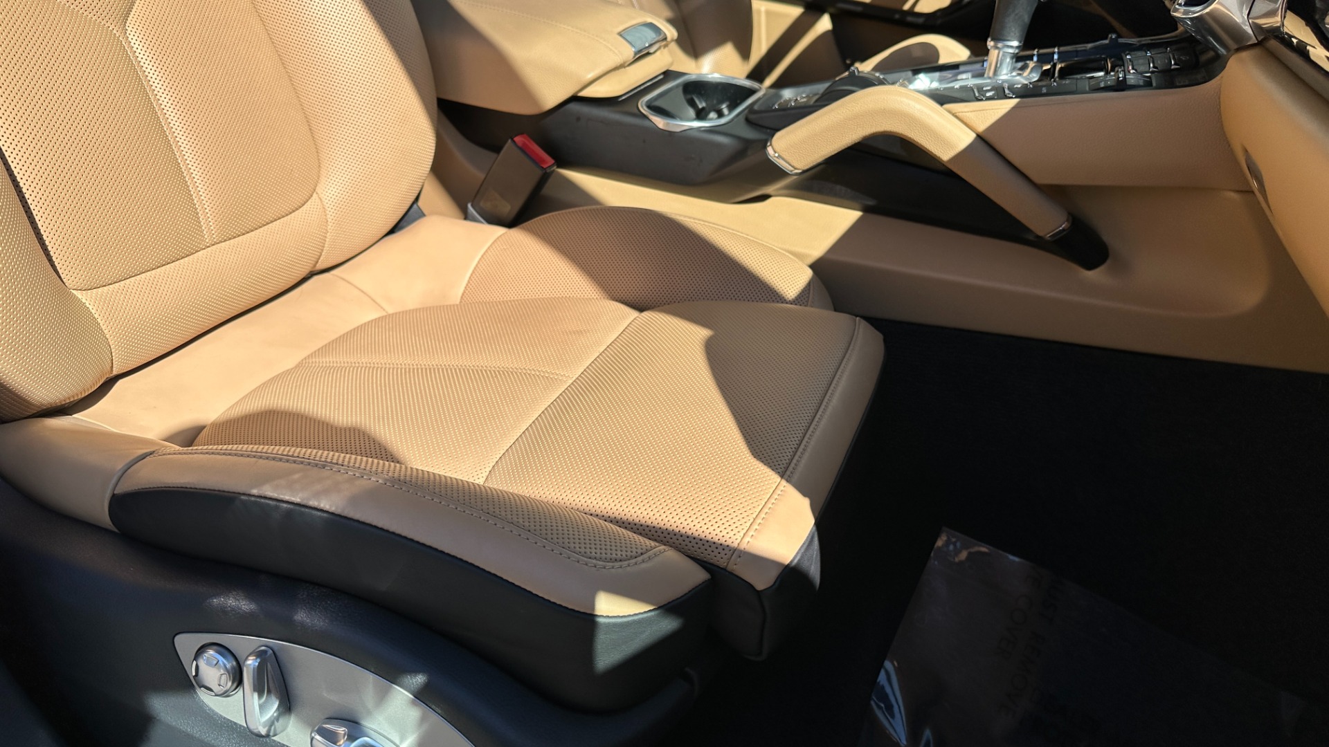 Used 2016 Porsche Cayenne S / PREMIUM / BOSE / KEYLESS ENTRY / STUNNING INTERIOR!! for sale $39,999 at Formula Imports in Charlotte NC 28227 40