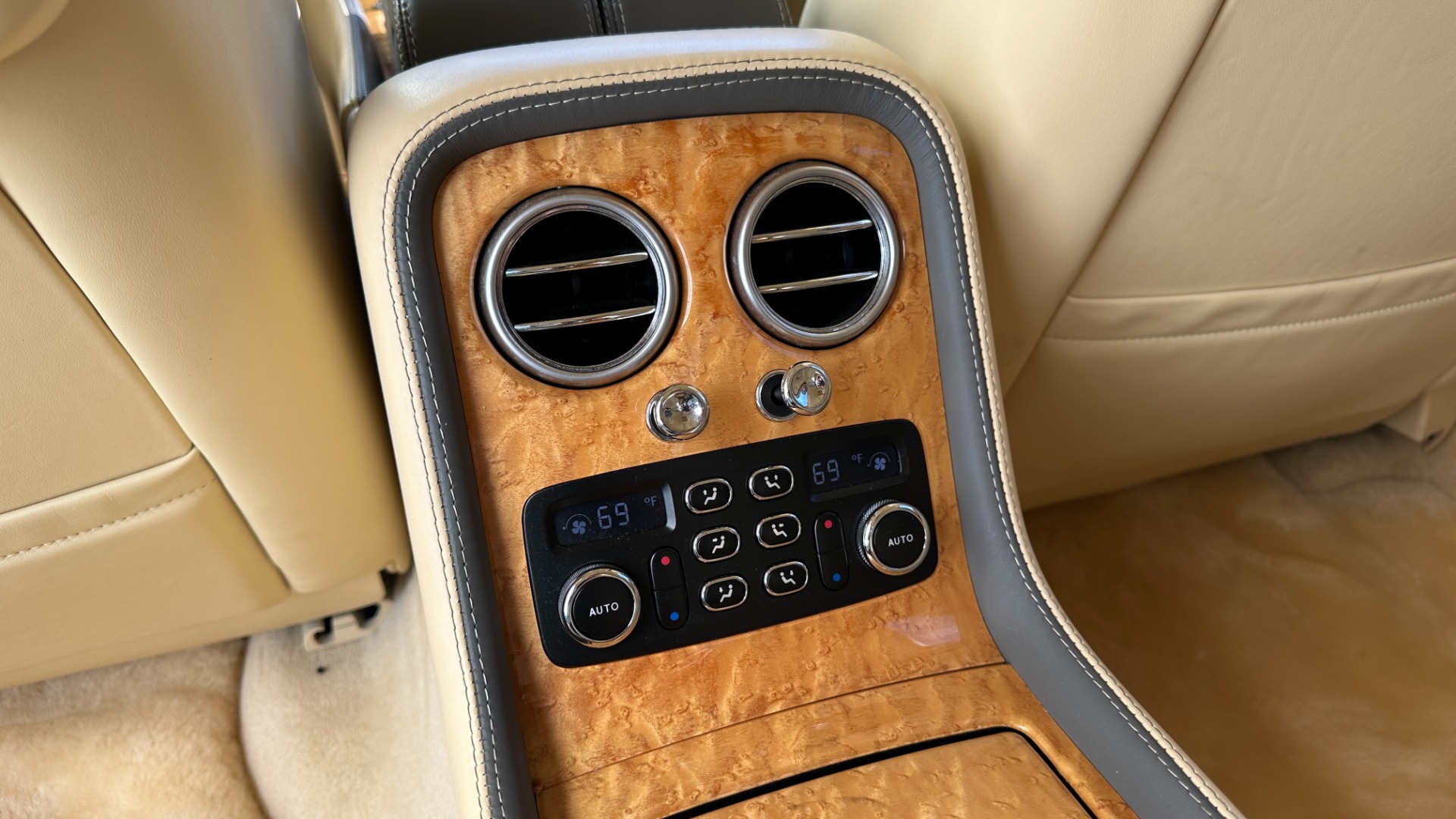Used 2007 Bentley Continental Flying Spur W12 ENGINE / MASSAGE / LAMBSKIN RUGS / AMAZING CONDITION for sale Sold at Formula Imports in Charlotte NC 28227 33