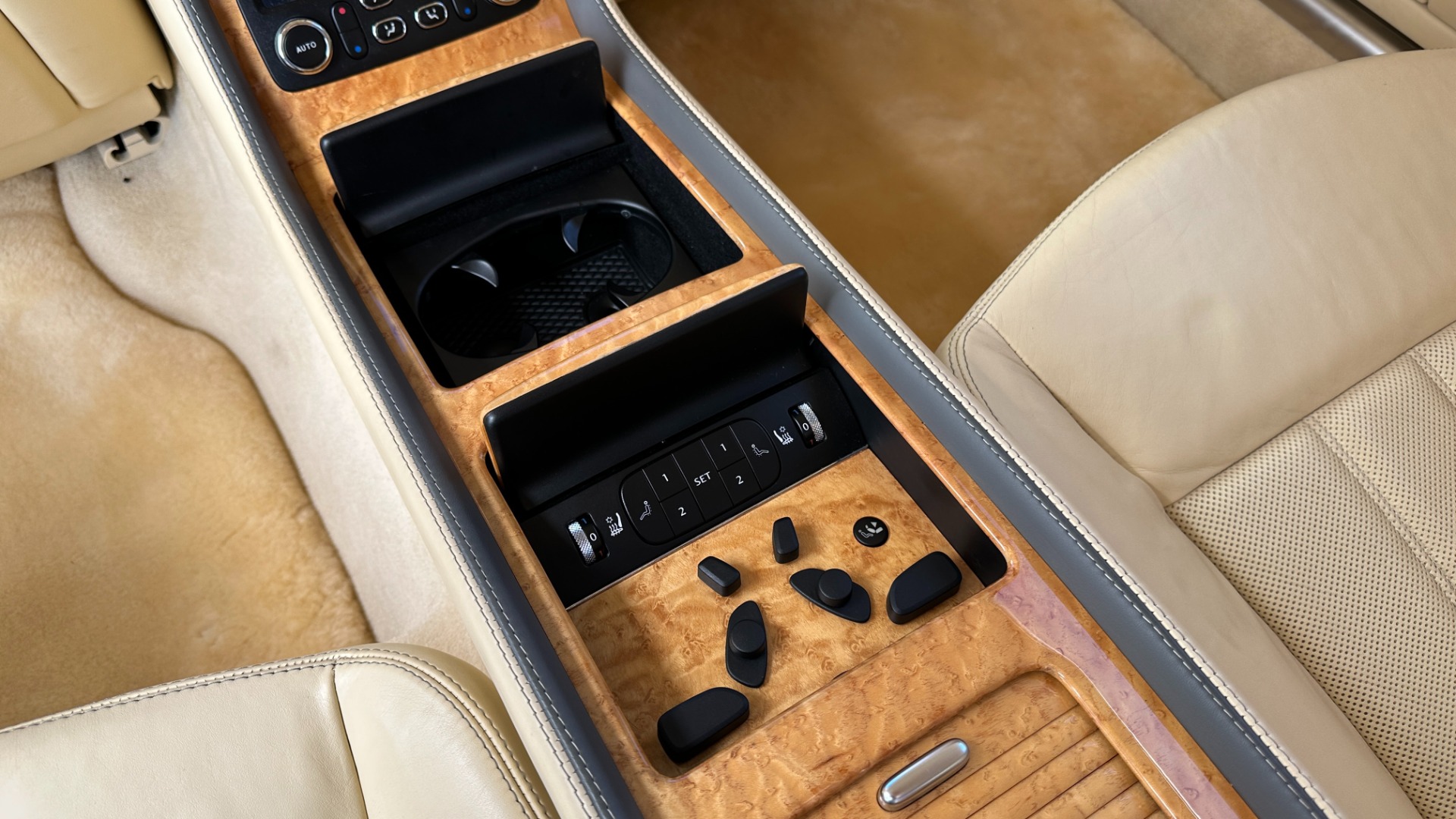 Used 2007 Bentley Continental Flying Spur W12 ENGINE / MASSAGE / LAMBSKIN RUGS / AMAZING CONDITION for sale Sold at Formula Imports in Charlotte NC 28227 34