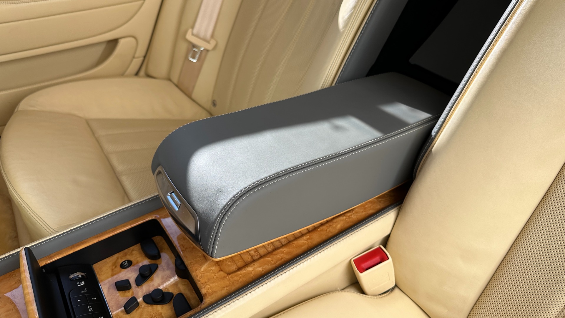 Used 2007 Bentley Continental Flying Spur W12 ENGINE / MASSAGE / LAMBSKIN RUGS / AMAZING CONDITION for sale Sold at Formula Imports in Charlotte NC 28227 39
