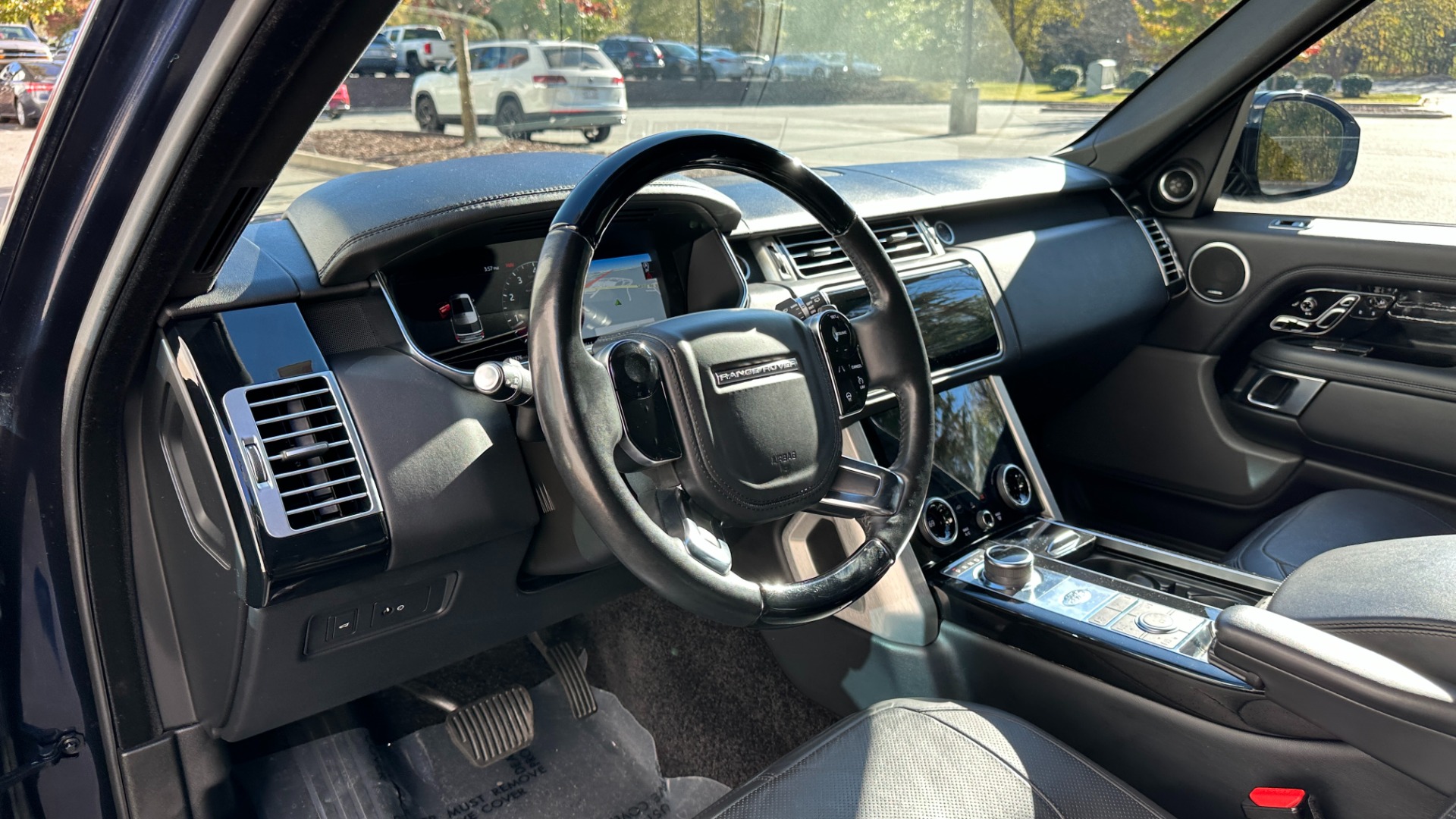 Used 2018 Land Rover Range Rover VISION ASSIST / 22 WAY MASSAGE SEATS / MERIDIAN SOUND / REAR ENTERTAINMENT for sale $41,999 at Formula Imports in Charlotte NC 28227 11