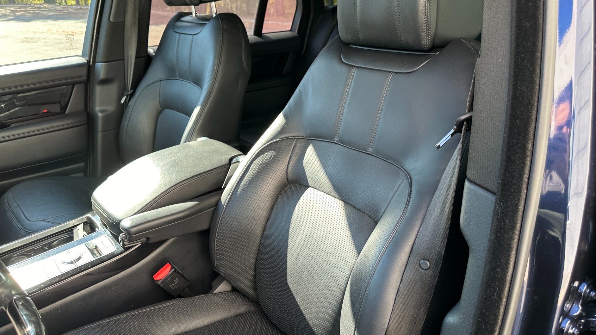 Used 2018 Land Rover Range Rover VISION ASSIST / 22 WAY MASSAGE SEATS / MERIDIAN SOUND / REAR ENTERTAINMENT for sale $41,999 at Formula Imports in Charlotte NC 28227 13