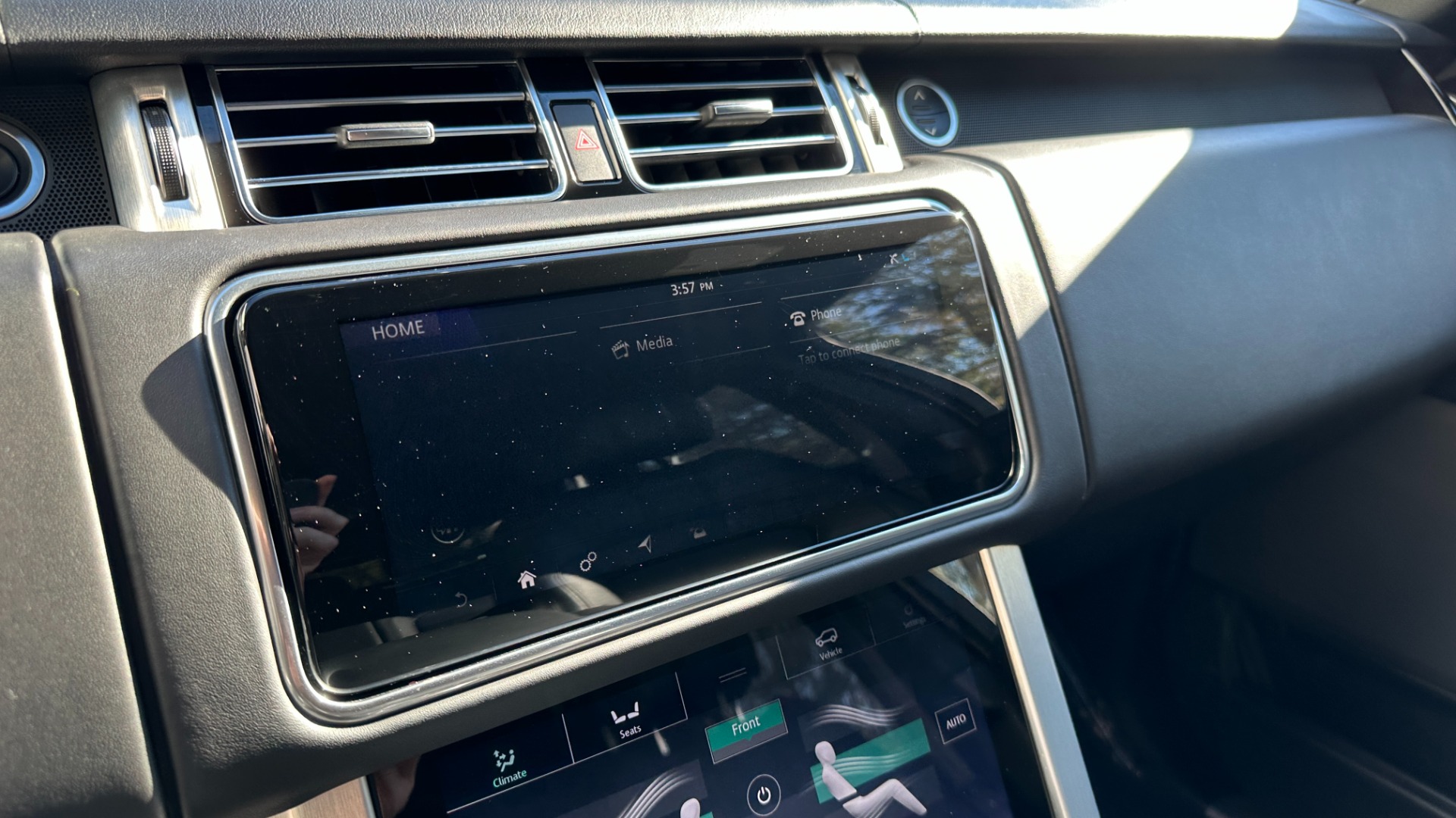 Used 2018 Land Rover Range Rover VISION ASSIST / 22 WAY MASSAGE SEATS / MERIDIAN SOUND / REAR ENTERTAINMENT for sale $41,999 at Formula Imports in Charlotte NC 28227 16