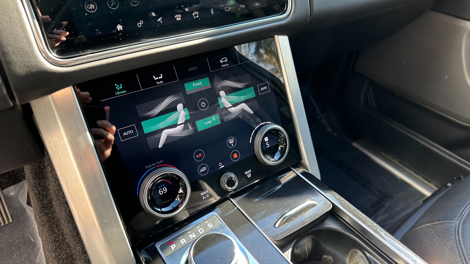 Used 2018 Land Rover Range Rover VISION ASSIST / 22 WAY MASSAGE SEATS / MERIDIAN SOUND / REAR ENTERTAINMENT for sale $41,999 at Formula Imports in Charlotte NC 28227 17