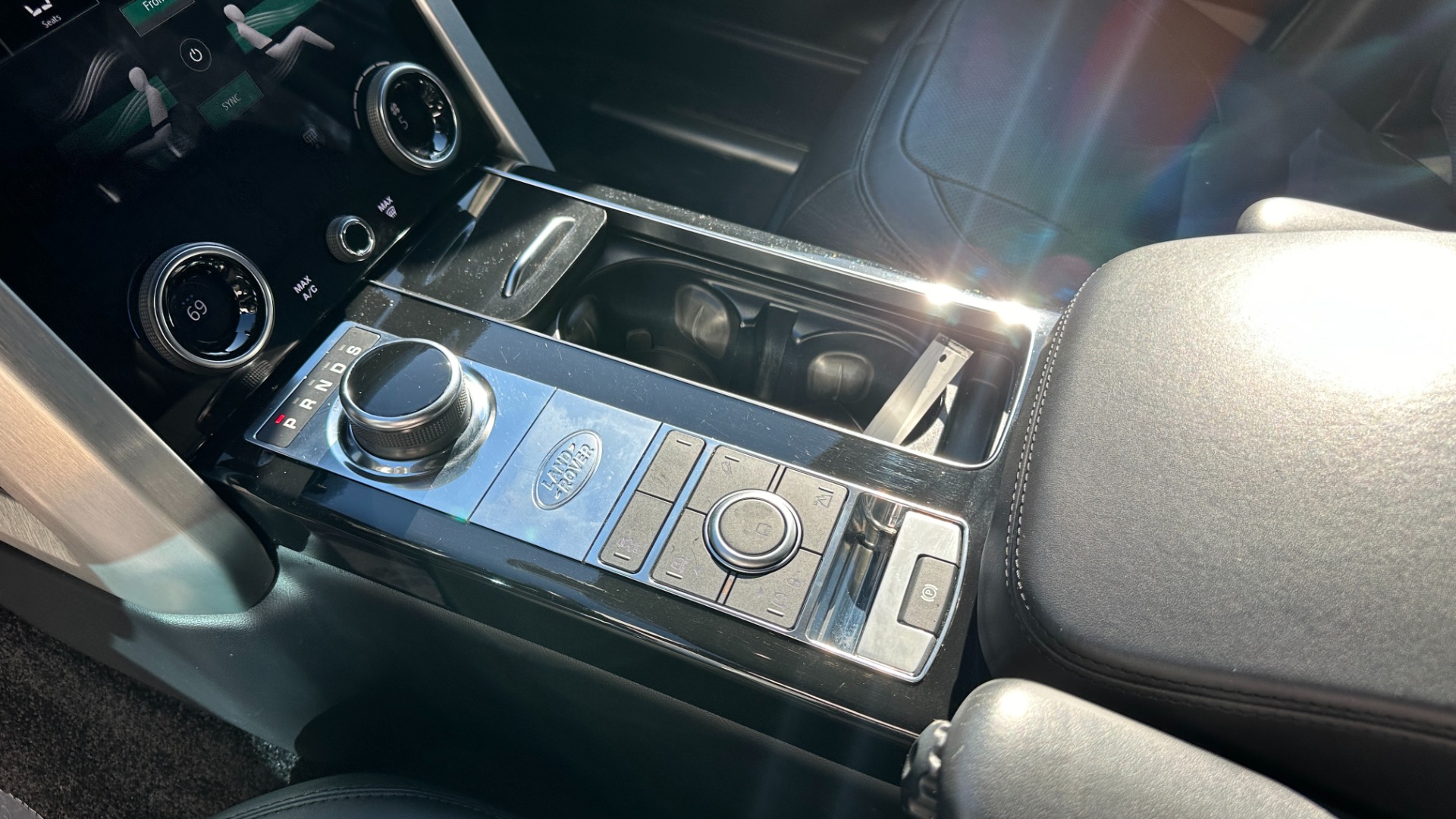 Used 2018 Land Rover Range Rover VISION ASSIST / 22 WAY MASSAGE SEATS / MERIDIAN SOUND / REAR ENTERTAINMENT for sale $41,999 at Formula Imports in Charlotte NC 28227 18