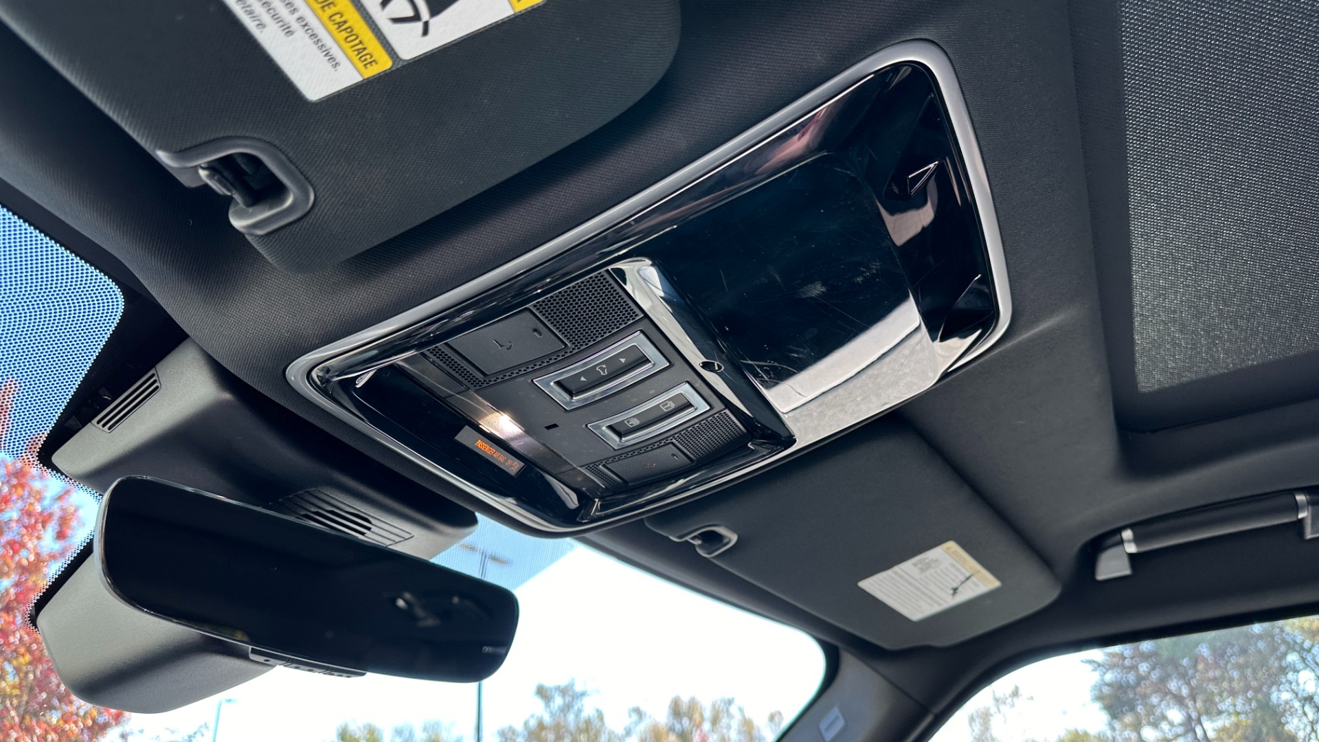 Used 2018 Land Rover Range Rover VISION ASSIST / 22 WAY MASSAGE SEATS / MERIDIAN SOUND / REAR ENTERTAINMENT for sale $41,999 at Formula Imports in Charlotte NC 28227 19