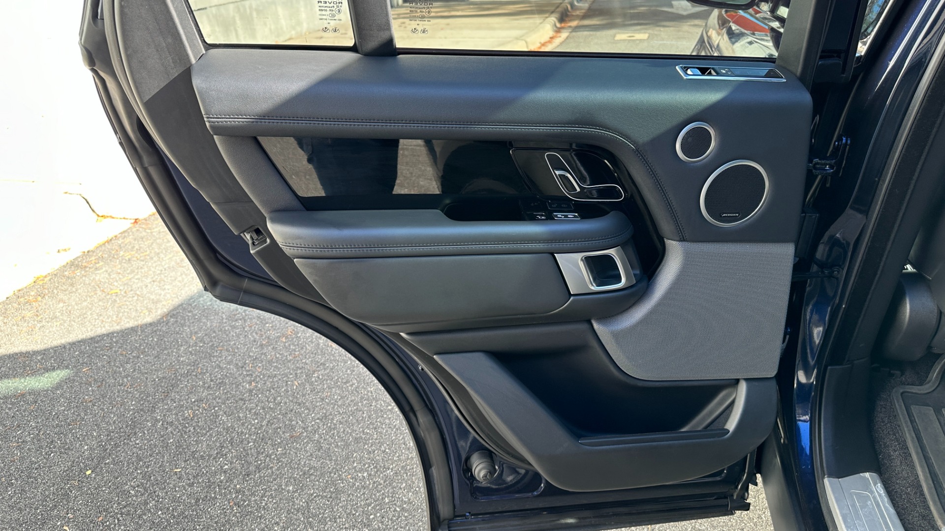 Used 2018 Land Rover Range Rover VISION ASSIST / 22 WAY MASSAGE SEATS / MERIDIAN SOUND / REAR ENTERTAINMENT for sale $41,999 at Formula Imports in Charlotte NC 28227 22