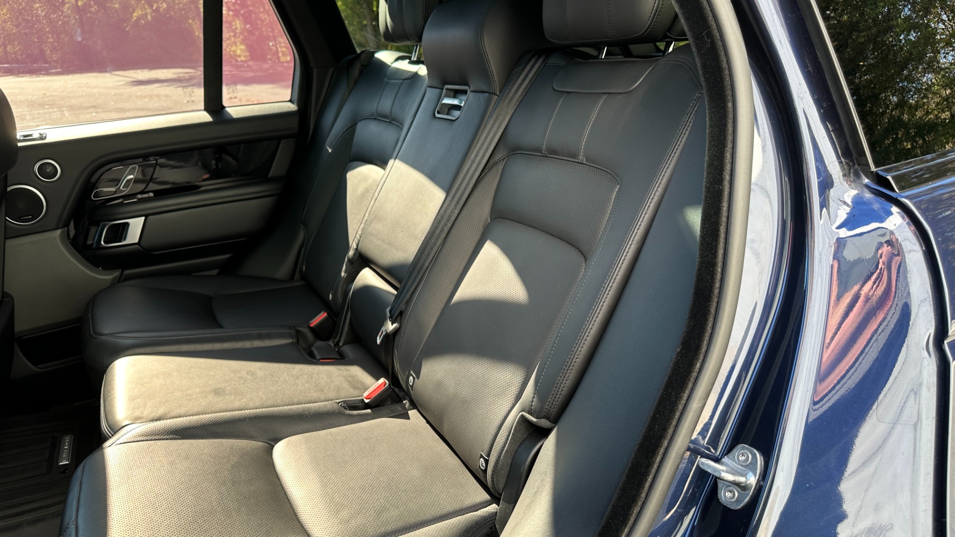 Used 2018 Land Rover Range Rover VISION ASSIST / 22 WAY MASSAGE SEATS / MERIDIAN SOUND / REAR ENTERTAINMENT for sale $41,999 at Formula Imports in Charlotte NC 28227 26