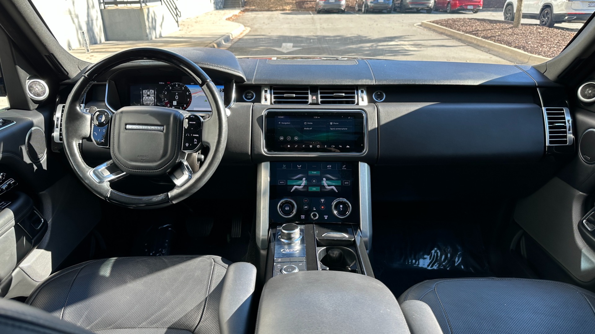 Used 2018 Land Rover Range Rover VISION ASSIST / 22 WAY MASSAGE SEATS / MERIDIAN SOUND / REAR ENTERTAINMENT for sale $41,999 at Formula Imports in Charlotte NC 28227 27